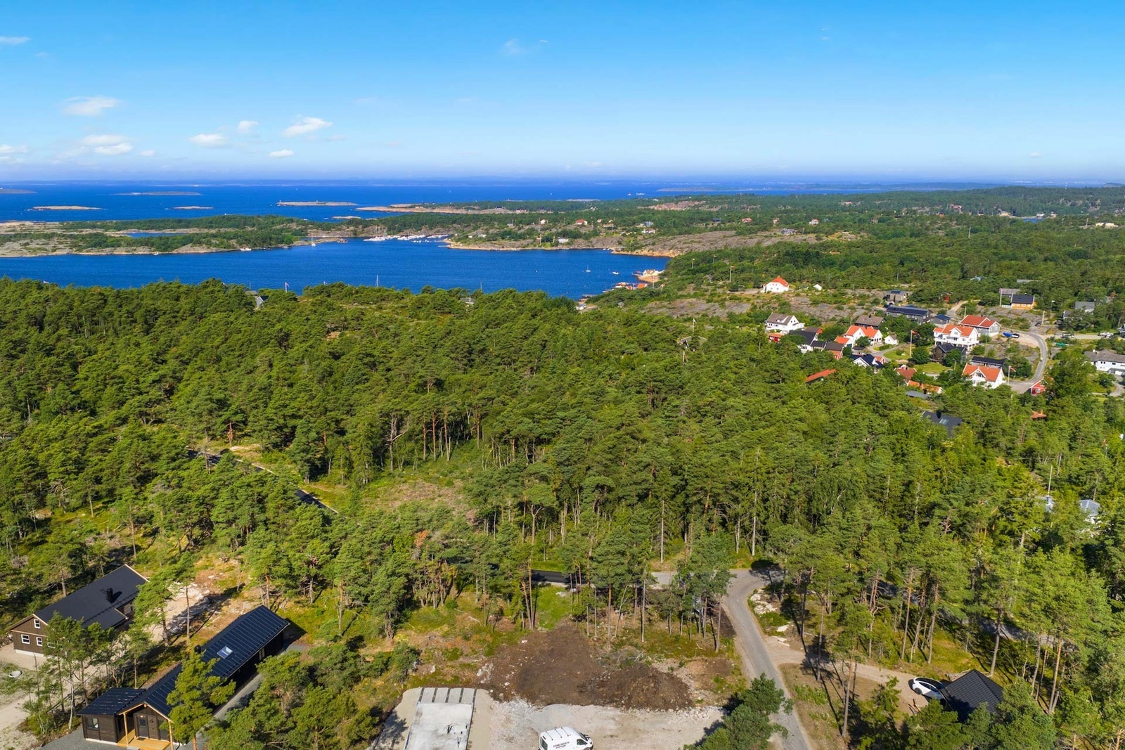 Dronefoto fra tomten juli 2025 Galleribilde