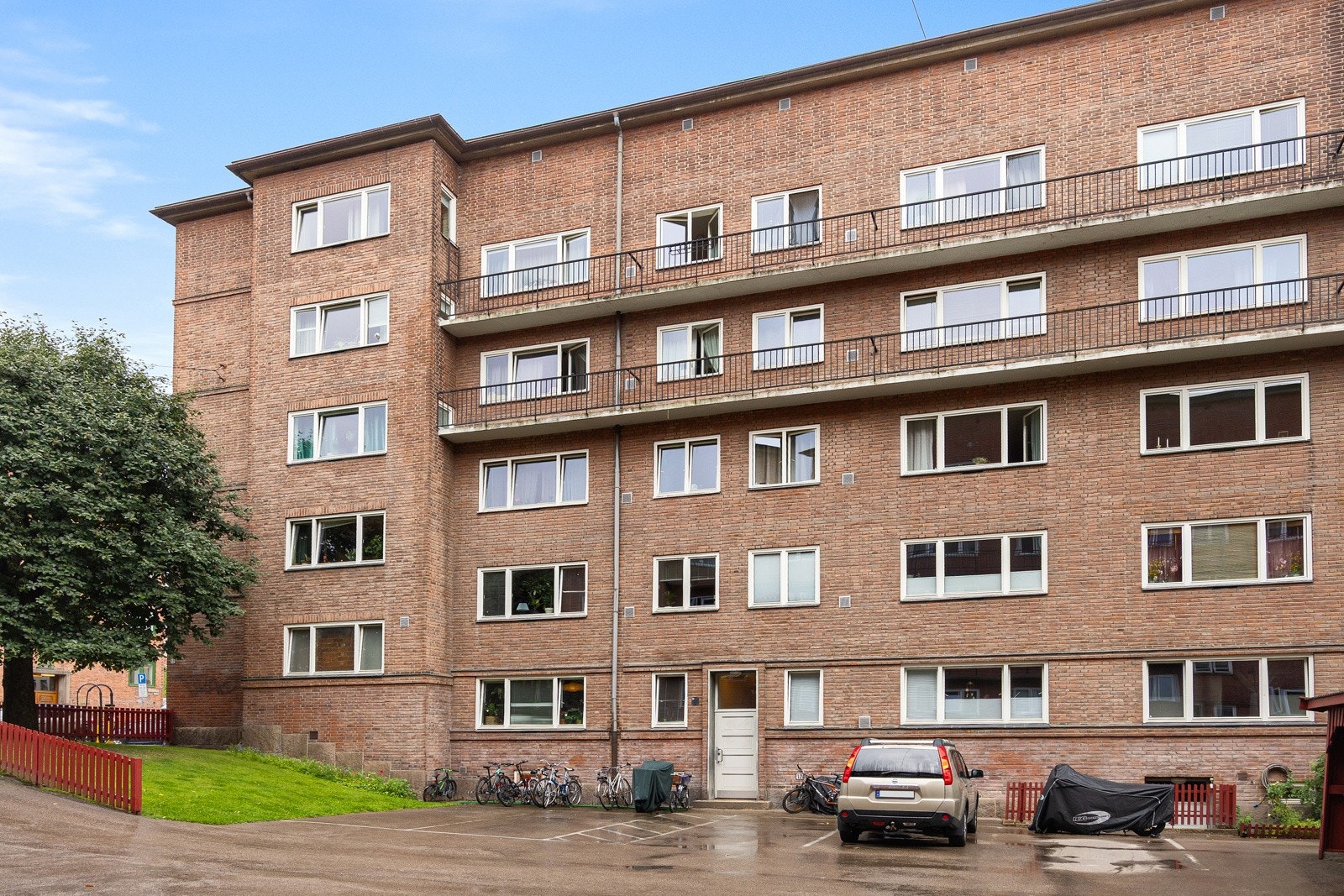 - Sameiet har 5 parkeringsplasser til utleie etter venteliste - Galleribilde