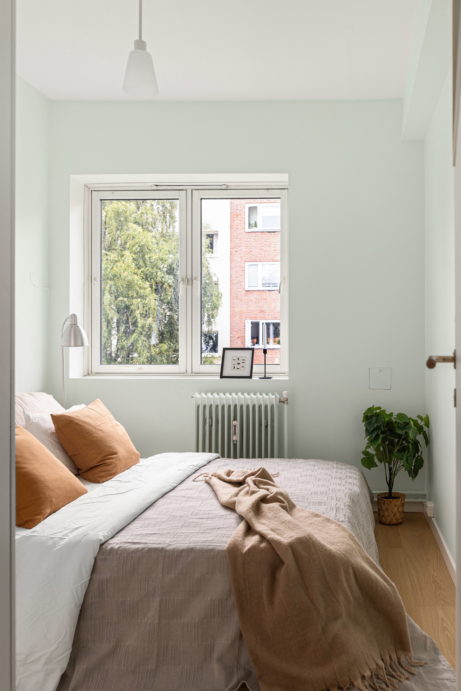 - Soverommet vender mot rolig og trafikkstille grøntområde - Galleribilde