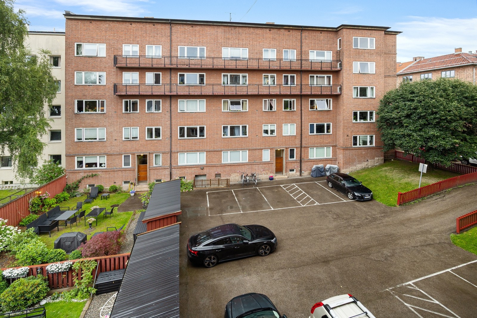 - Sameiet er positive til bygging av balkonger. Det har vært dialog om samarbeid med gården ovenfor, Dælenenggata 14 - Galleribilde