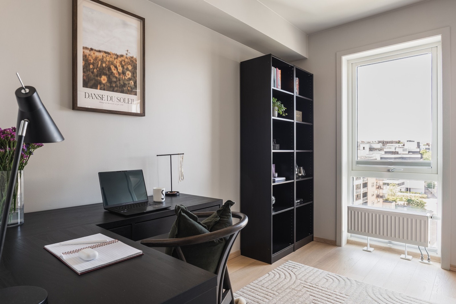 På Ensjøhøyden bor du stille og rolig til, med kort vei hverdagsfasiliteter. Galleribilde