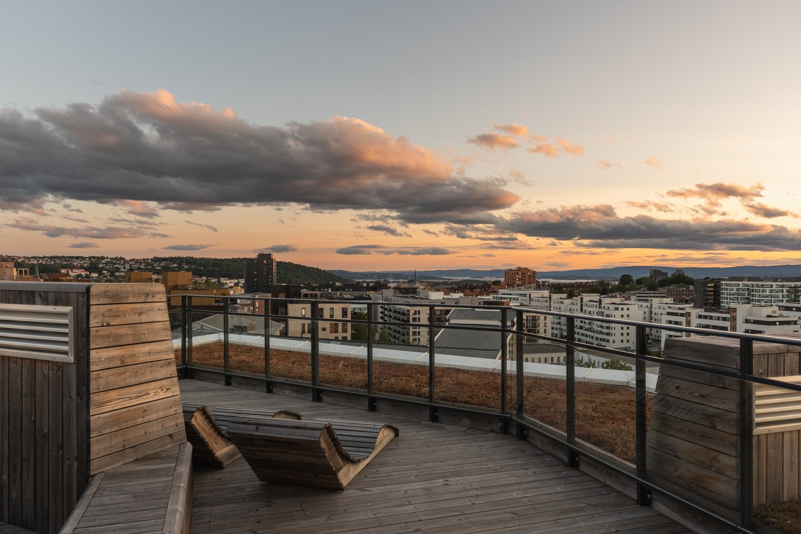 På takterrassen får du sol hele dagen - nyt en av de mange ulike soner for soling, beplantning, selskap e.l. Galleribilde