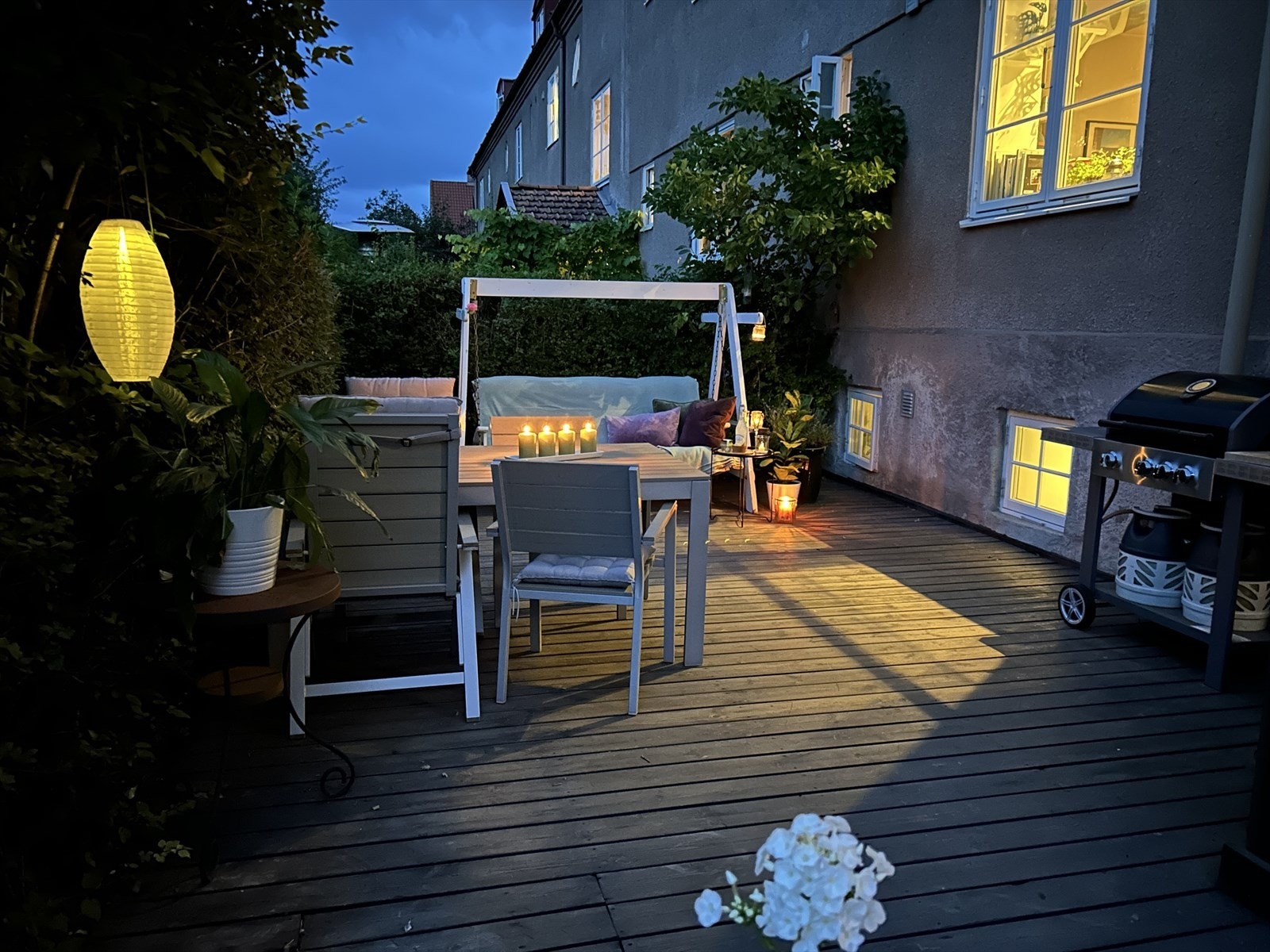 Terrasse kveld. Galleribilde