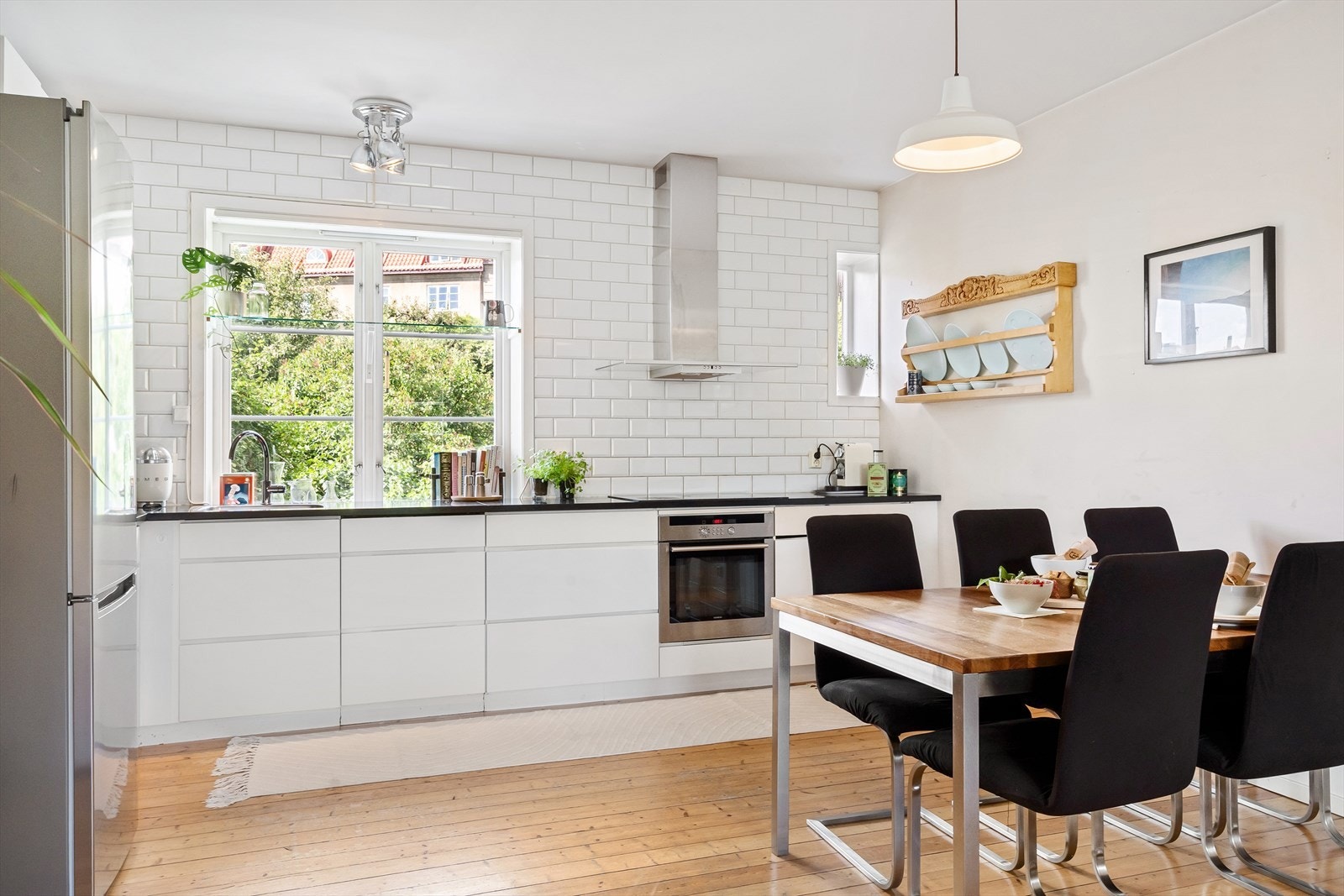 Her er det også god plass til et spisebord. Perfekt for hyggelig måltider med venner og familie. Galleribilde