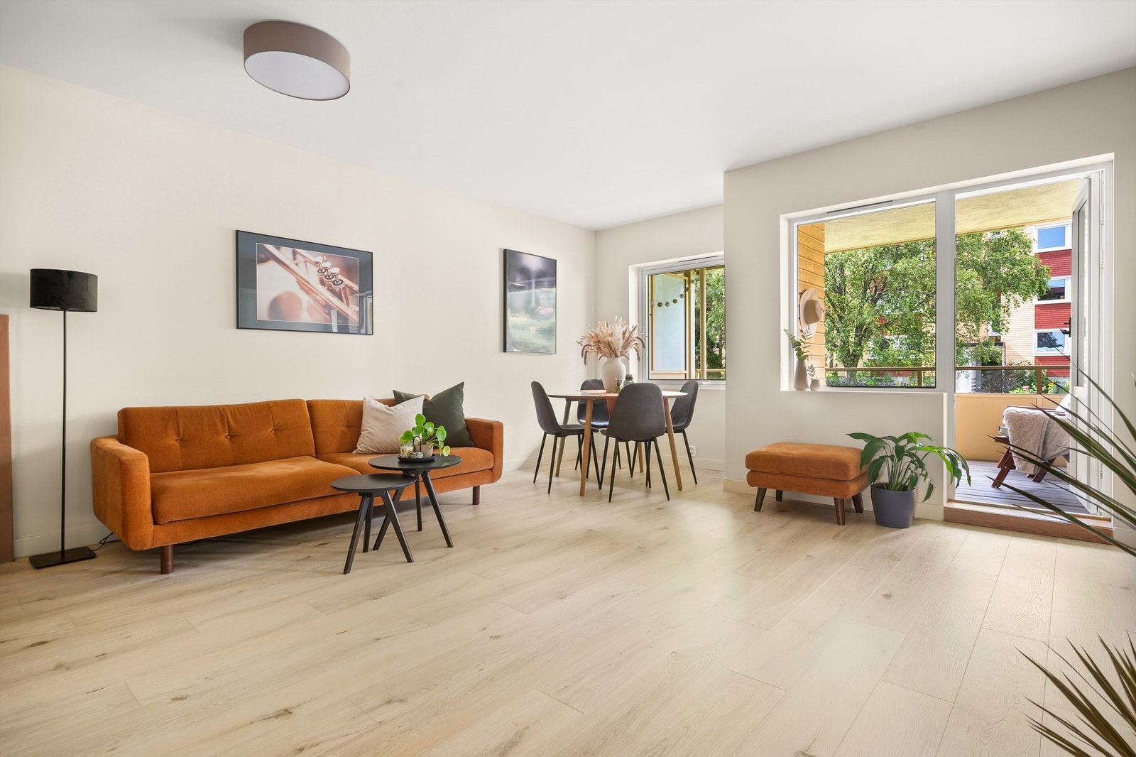 En lys 3-romsleiligheten med attraktiv beliggenhet i enveiskjørt gate på populære Oppsal. Galleribilde