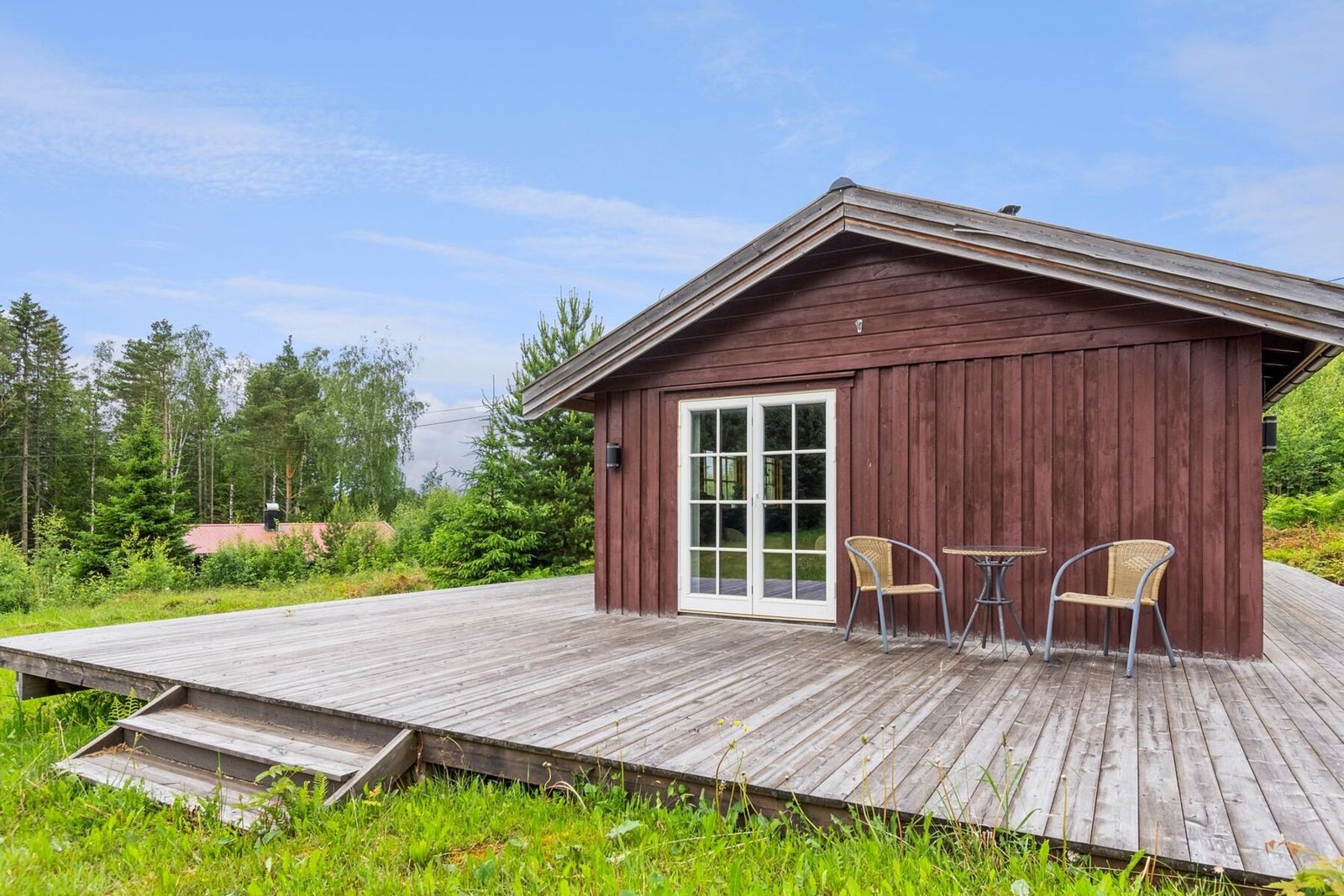 Det er god plass til det man skulle ønske av utemøblement. Galleribilde