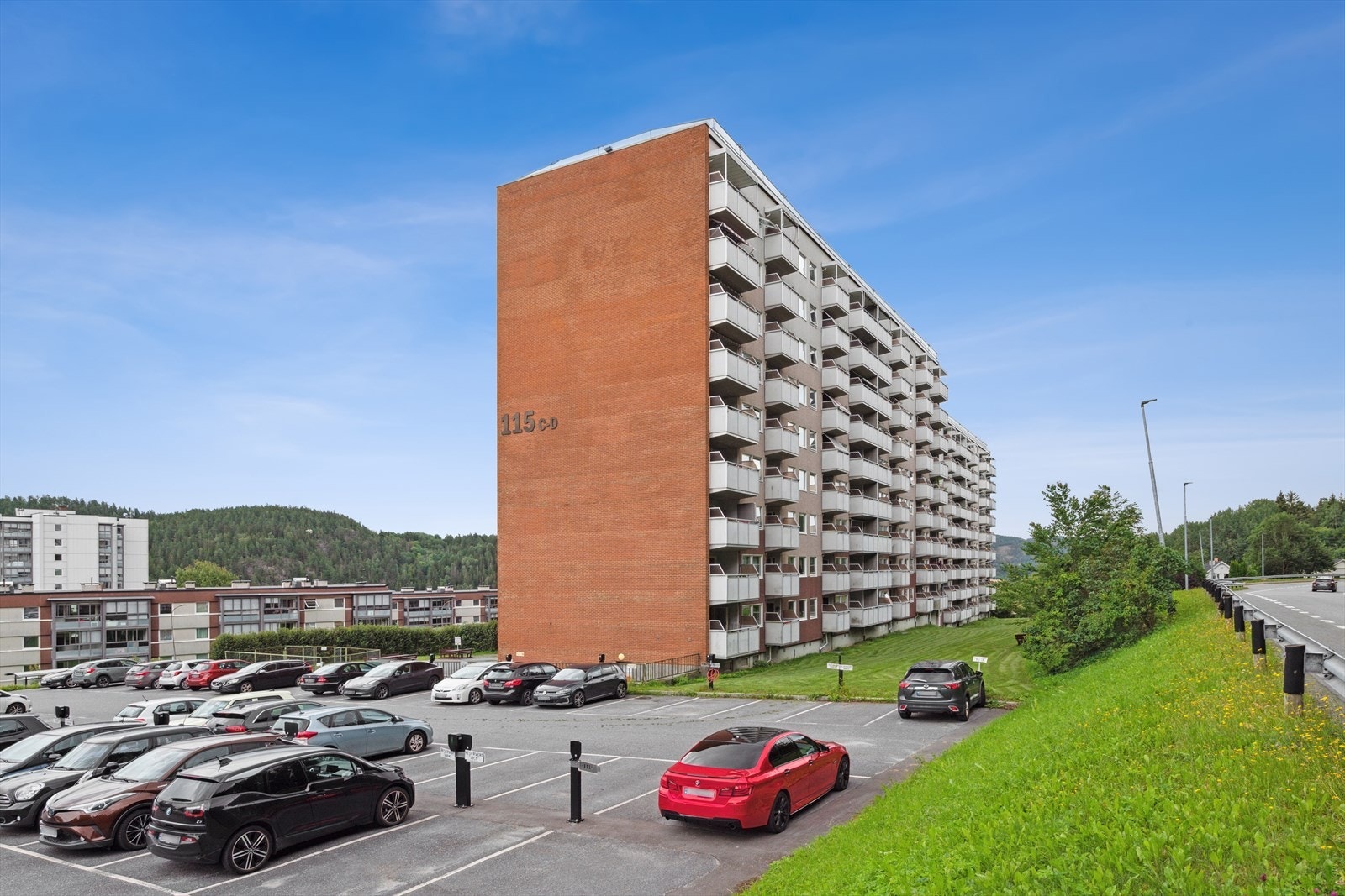 Dette er en 3-roms andelsleilighet beliggende i et attraktivt og barnevennlig boområde på Fjell. Her har man gangavstand til barnehage, barneskole, ungdomsskole, idrettstilbud, legesenter og dagligvarebutikk. Galleribilde