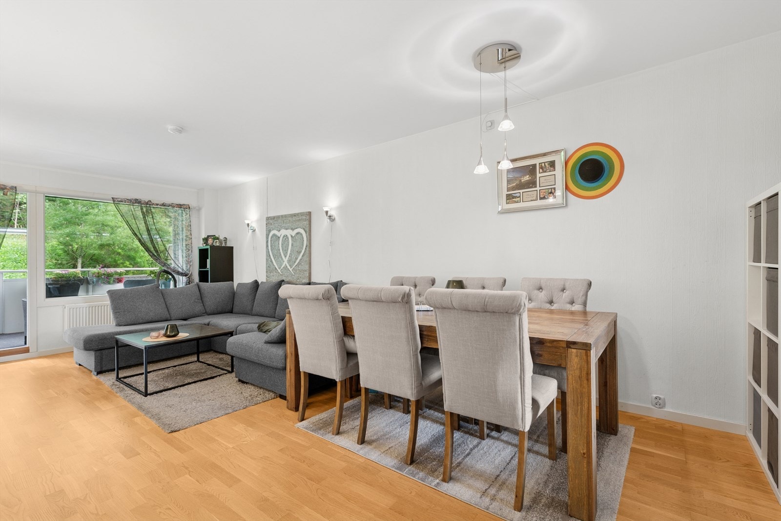 Velkommen til Lauritz Hervigs vei 115D presentert av Eiendomsmegler Salma Rana Kalenius og Christer Hagen. Galleribilde