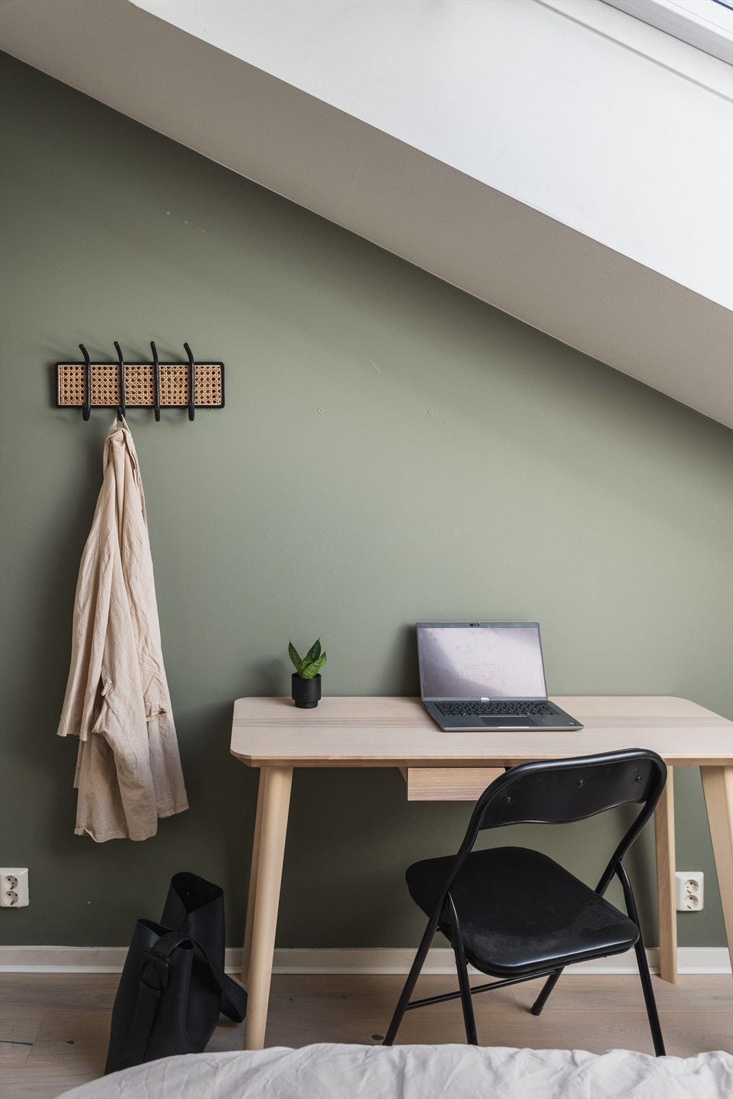 Det er plass til en hyggelig hjemmekontorløsning hvis ønskelig Galleribilde