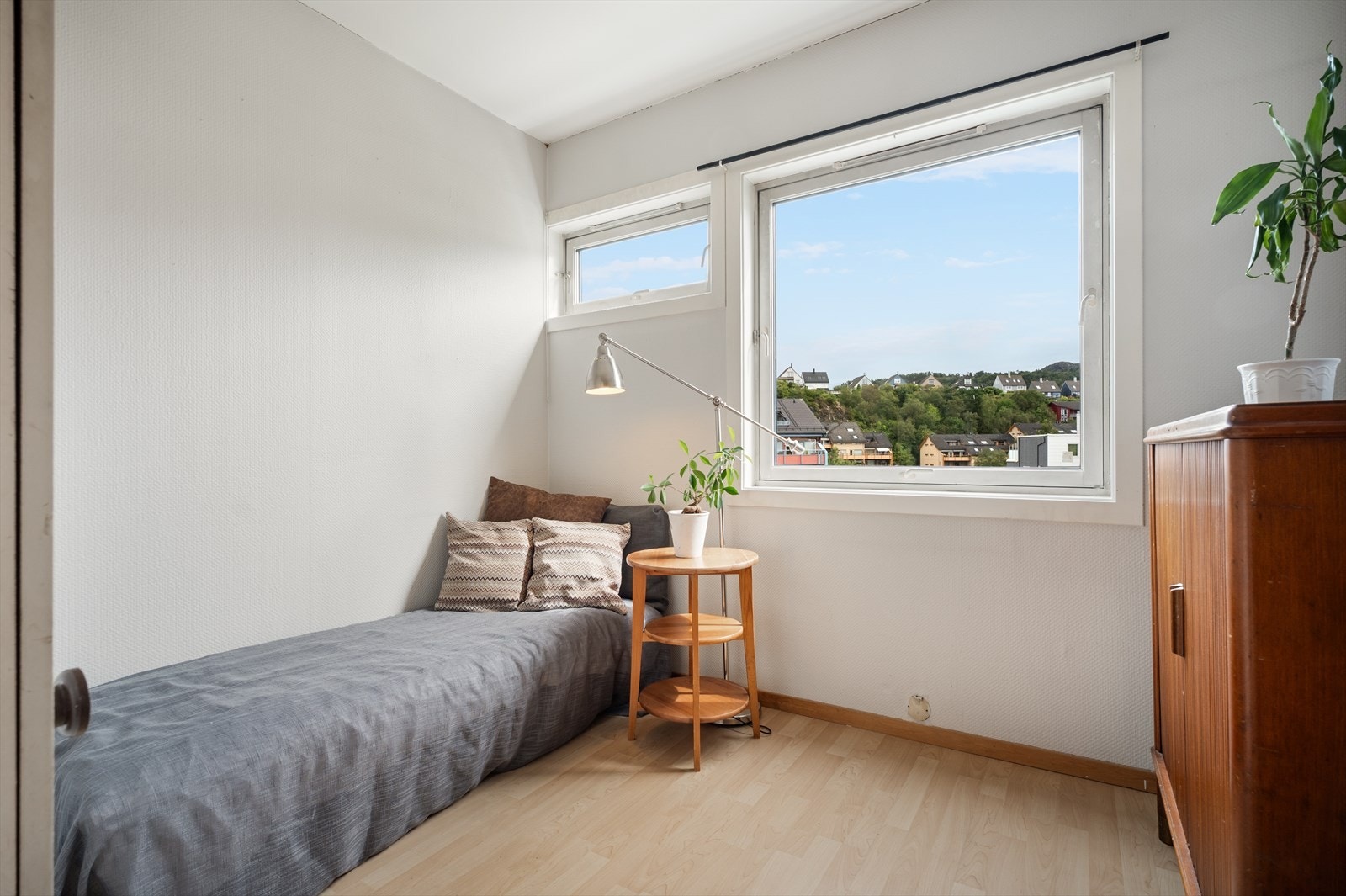 Soverom nr. 3 passer perfekt som barnerom/gjesterom, eller kanskje hjemmekontor. Galleribilde