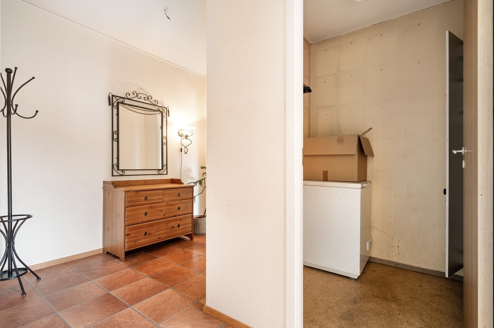 Leiligheten har en praktisk bod i gang. Galleribilde