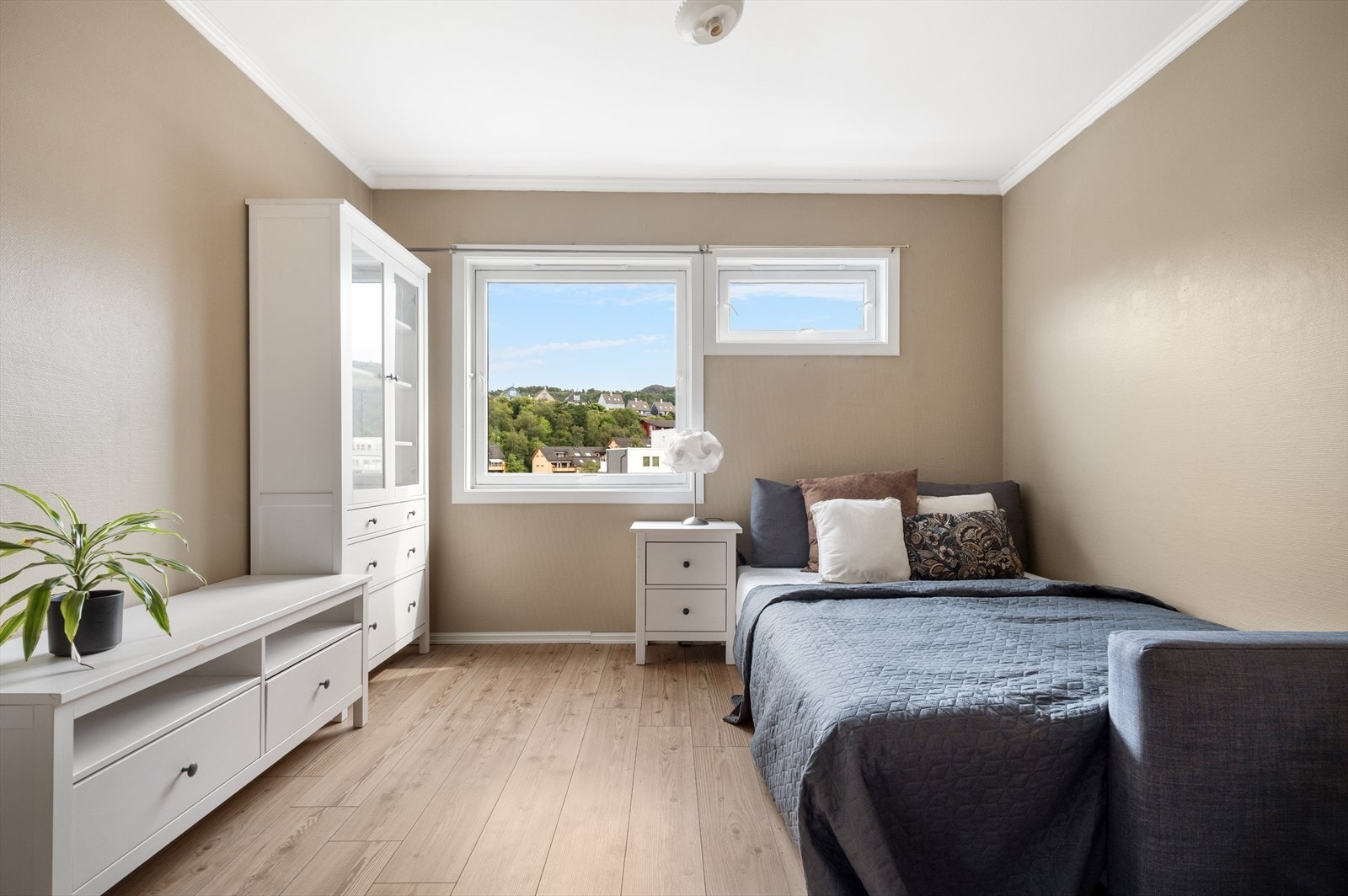 Soverom nr. 2 er av god størrelse og måles til 13,6 m². Galleribilde