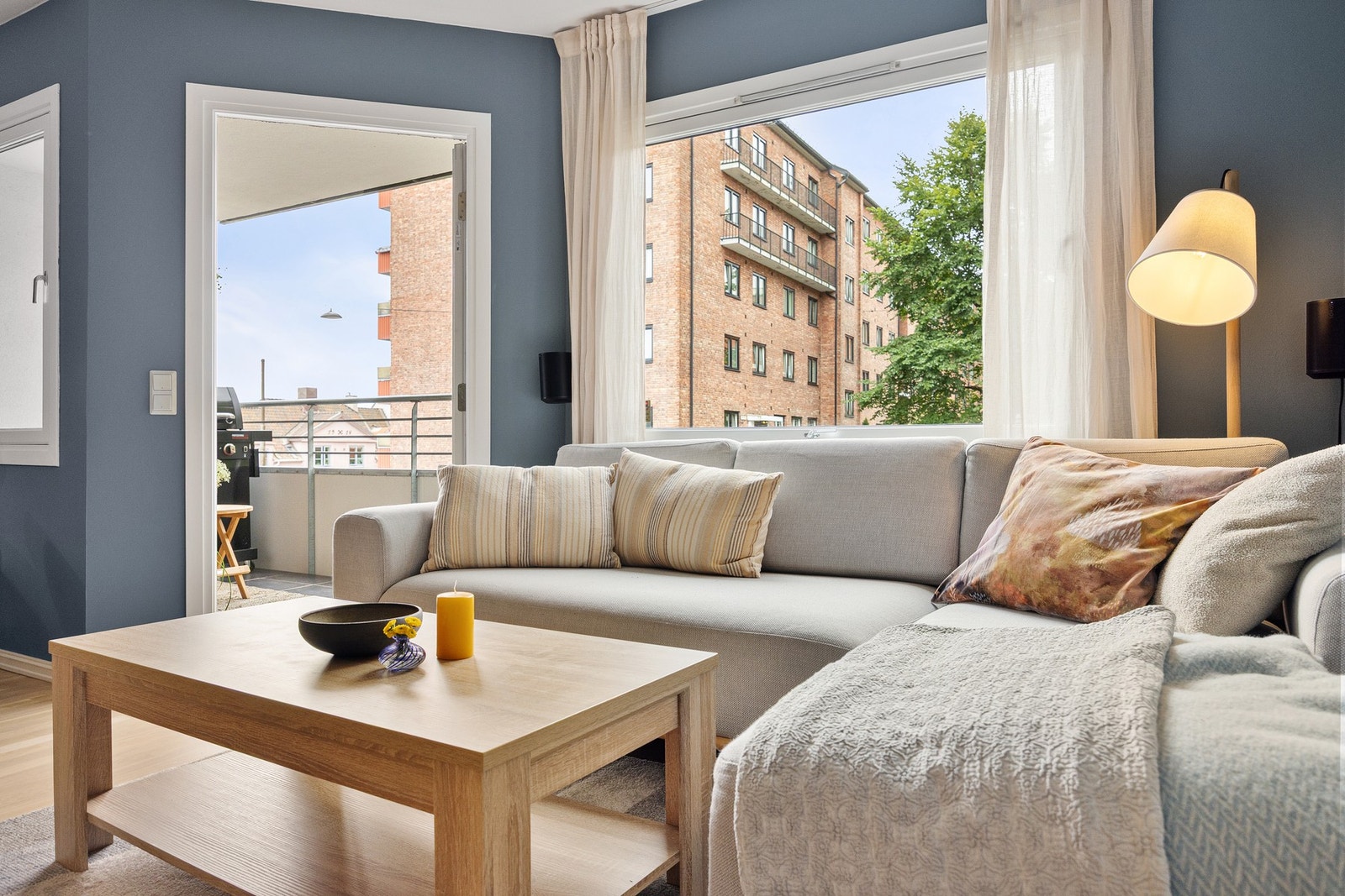 Fra stuen er det adkomst til en vestvendt balkong. Galleribilde