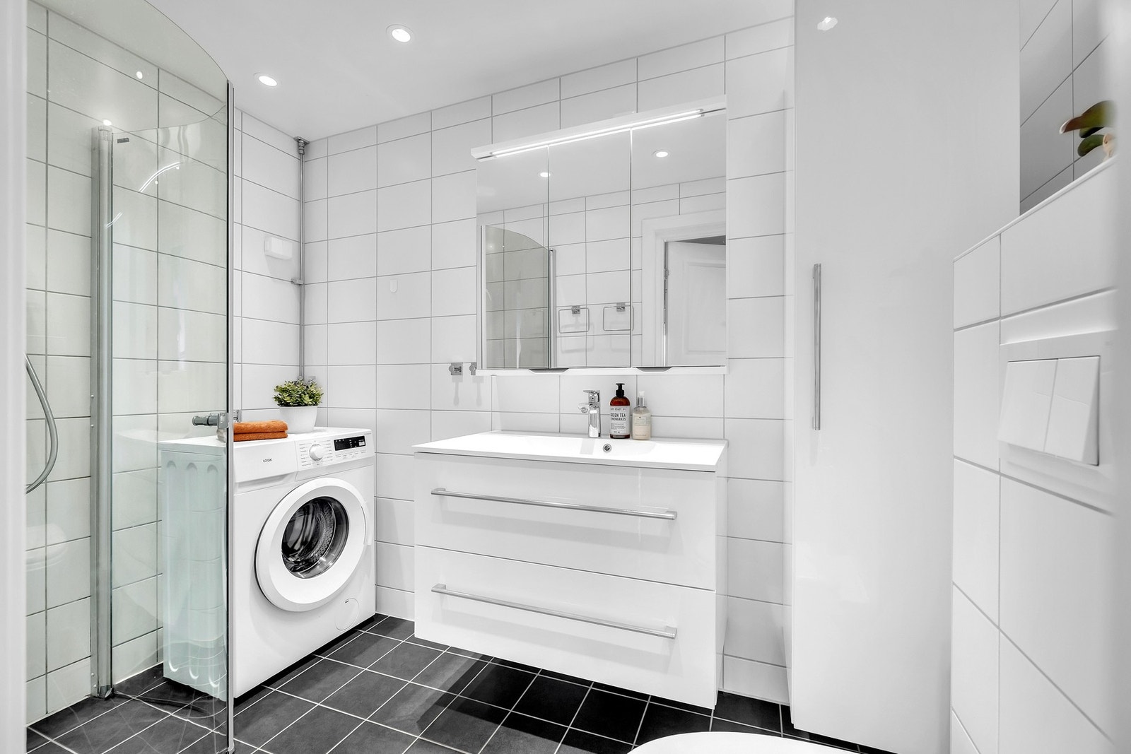 Badet ble pusset opp i 2016 og fremstår som moderne og funksjonelt. Galleribilde