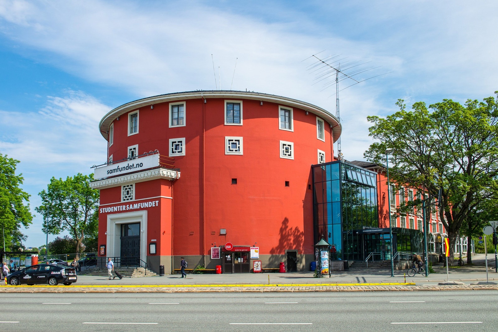 ...og rett på andre siden av Elgeseter bru finner du Samfundet. Galleribilde