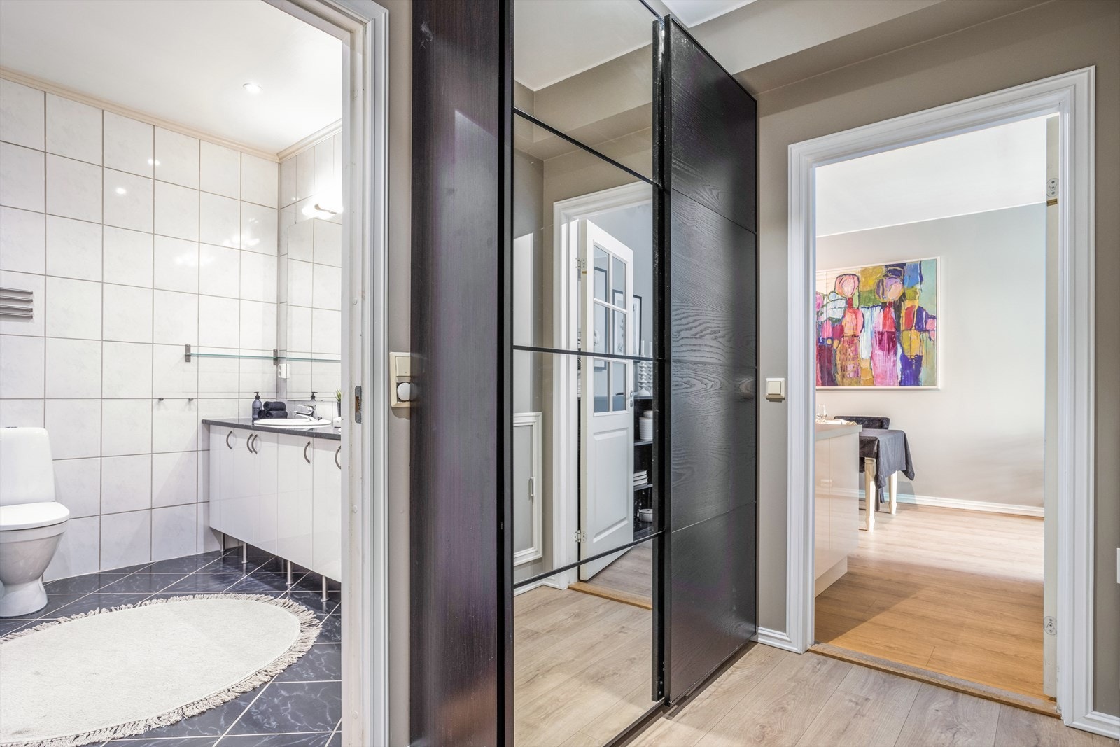 Gang/baderom/stue. Galleribilde