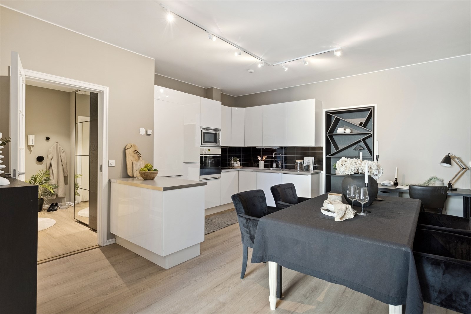 Her ligger forholdene til rette for å invitere venner og familie til hyggelige sammenkomster. Galleribilde