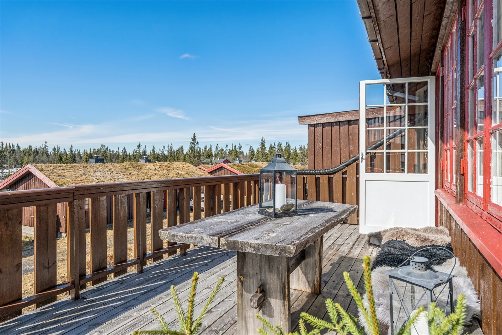 Terrasse hvor man kan nyte solrike dager. Galleribilde