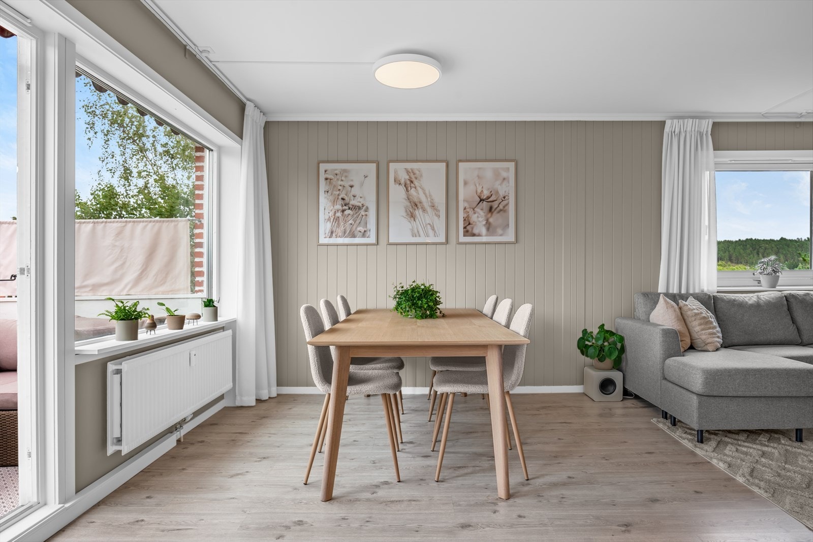 God plass til stort spisebord. Galleribilde