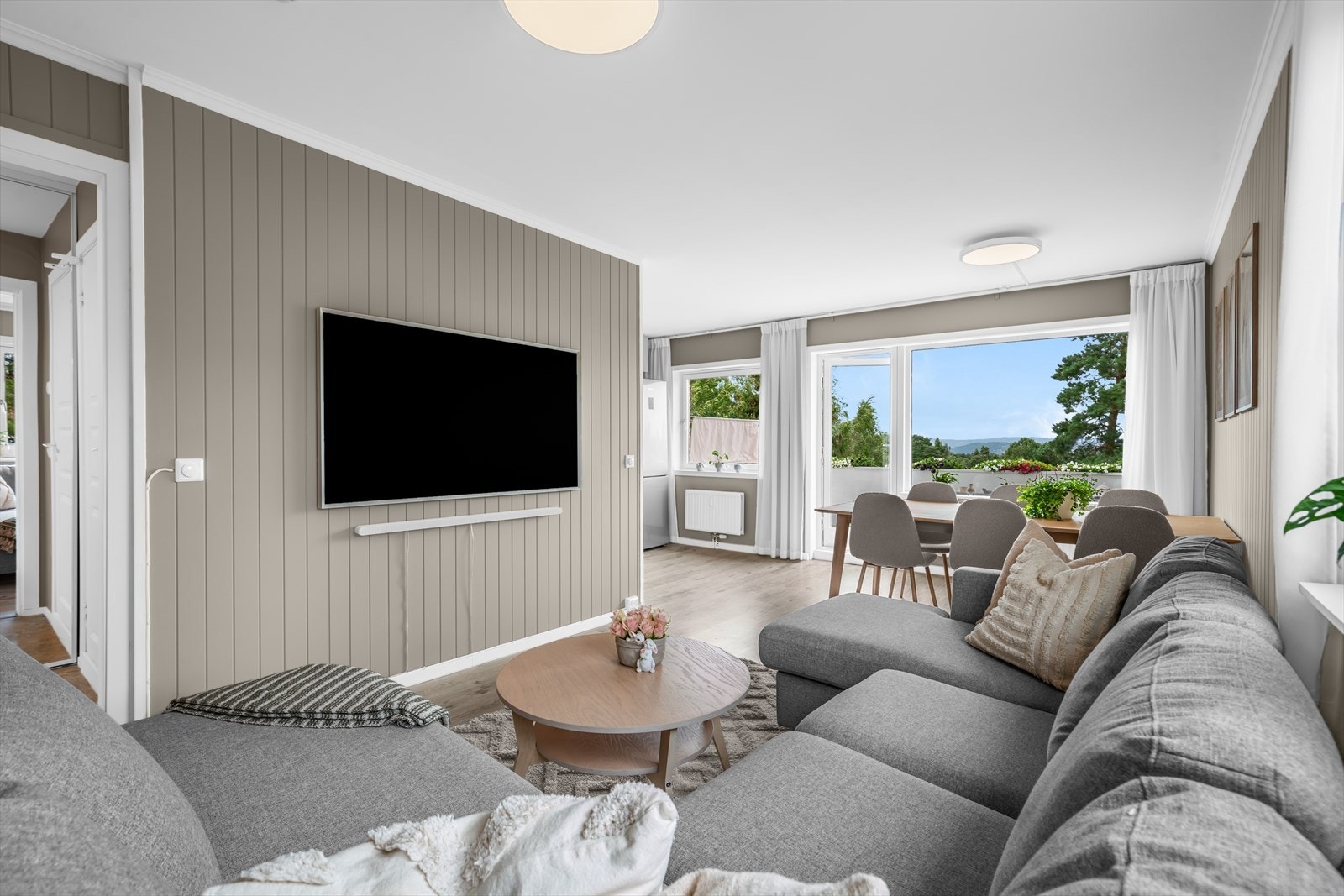 Her er det plass til stor sofagruppe. Galleribilde