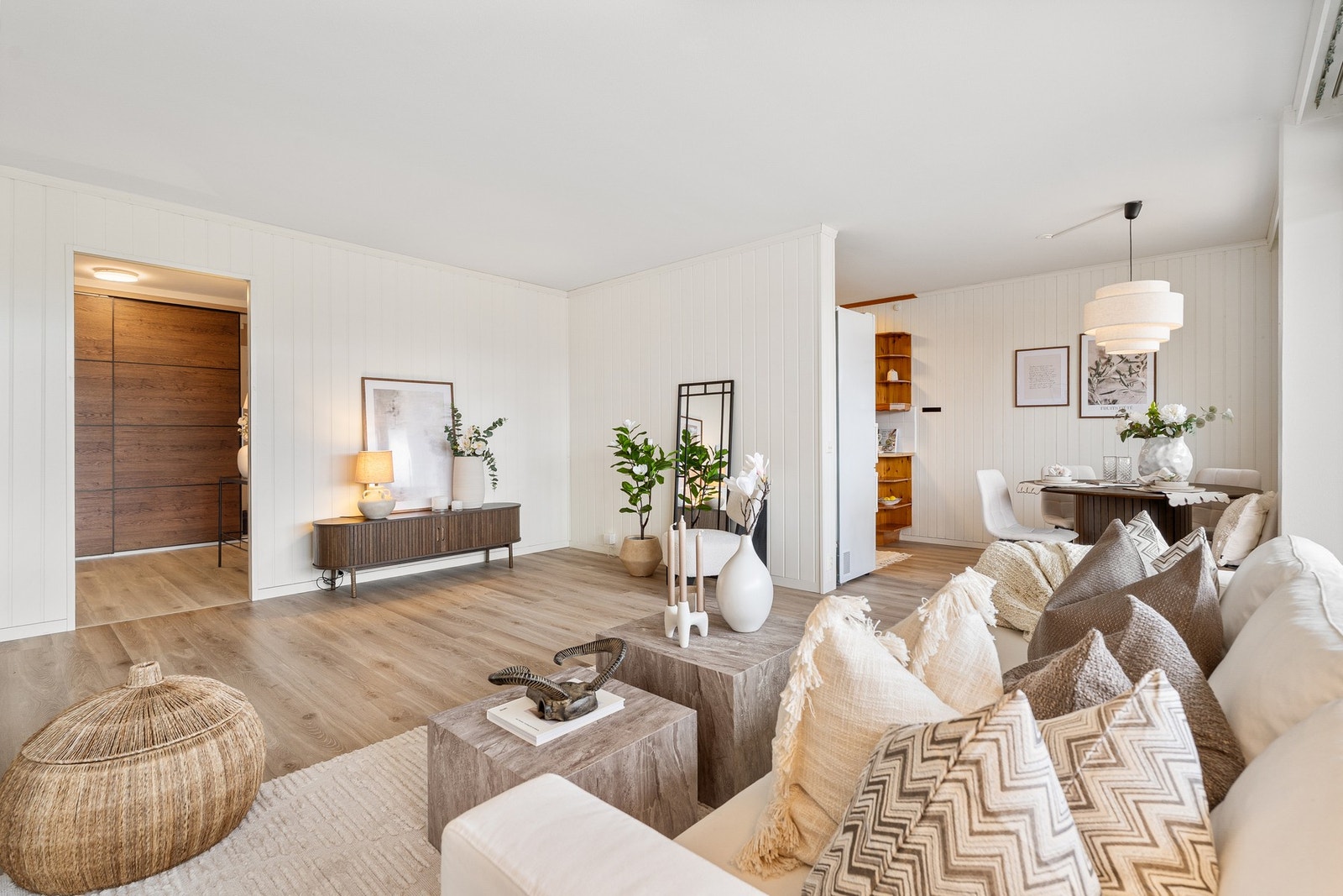 Pen og romslig 3-roms leilighet med etterspurt beliggenhet i 2. etasje. Galleribilde