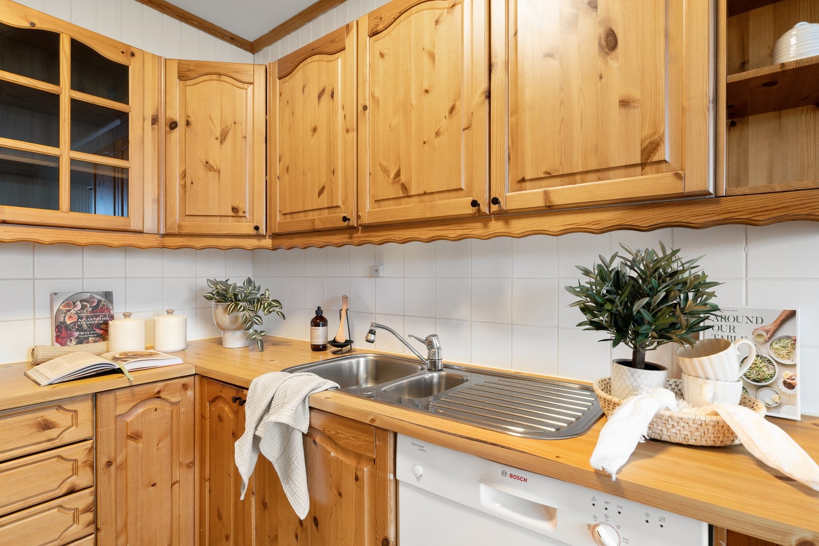 Utstyrt med opplegg til oppvaskmaskin. Galleribilde