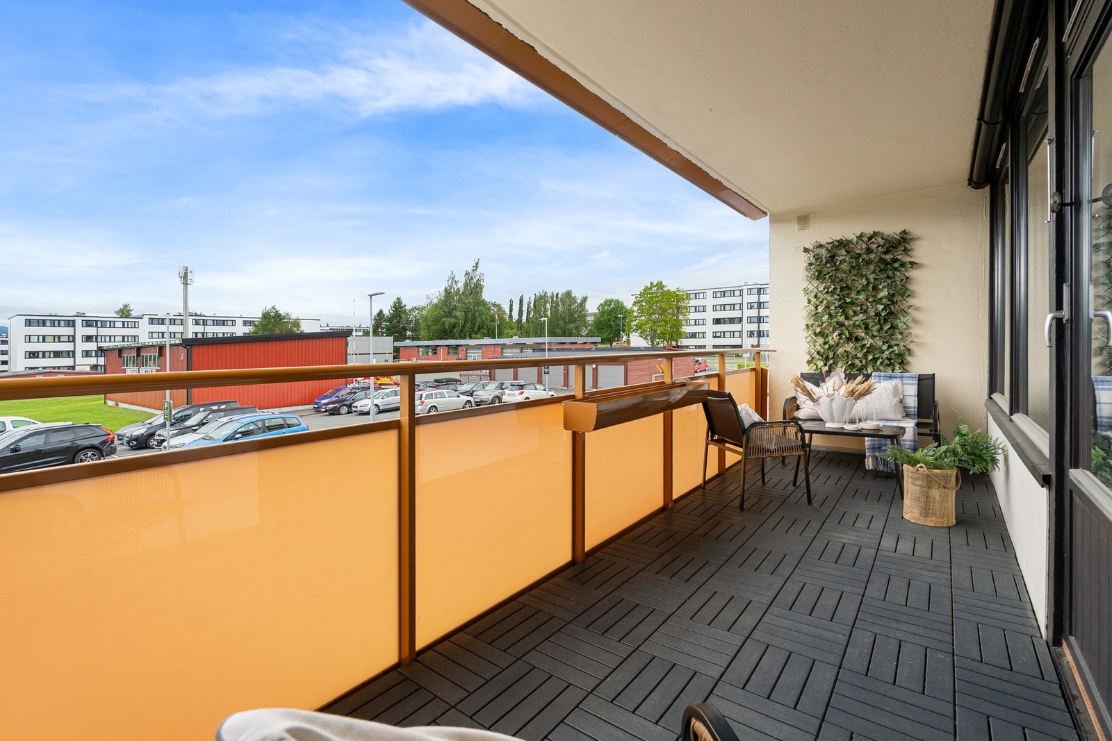 Kun 5 minutters gange til nærmeste busstopp med metrobuss - enkel og effektiv transport i hverdagen. Galleribilde