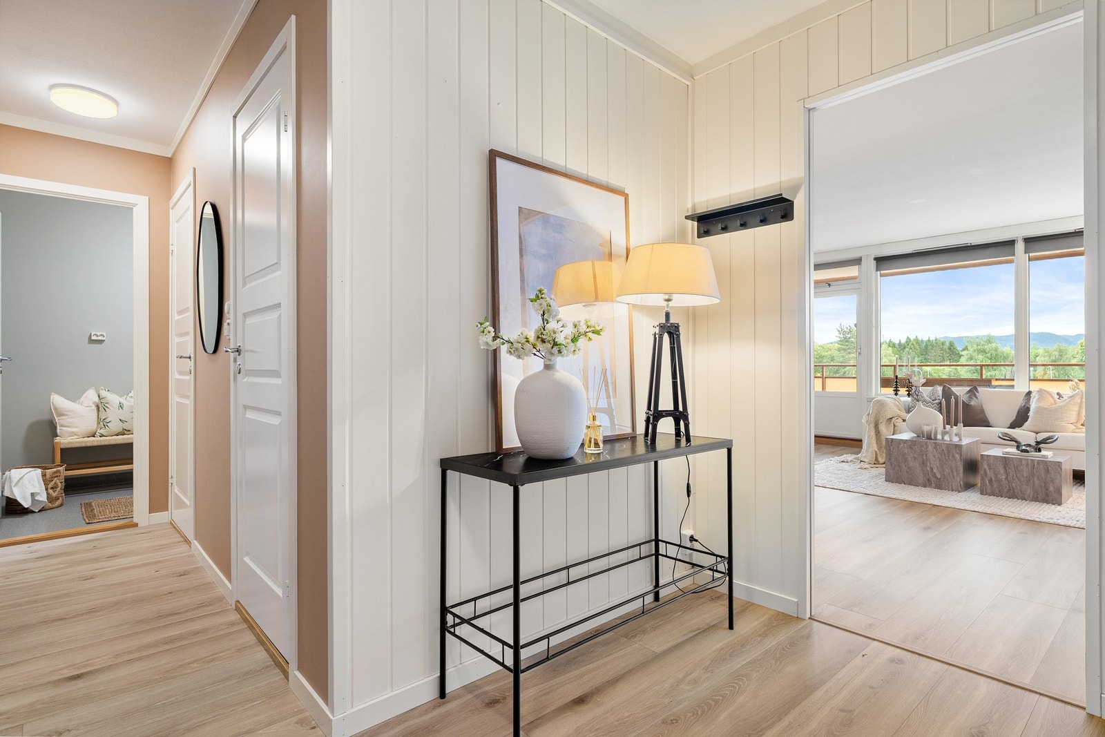 God plass til oppheng av yttertøy. Galleribilde