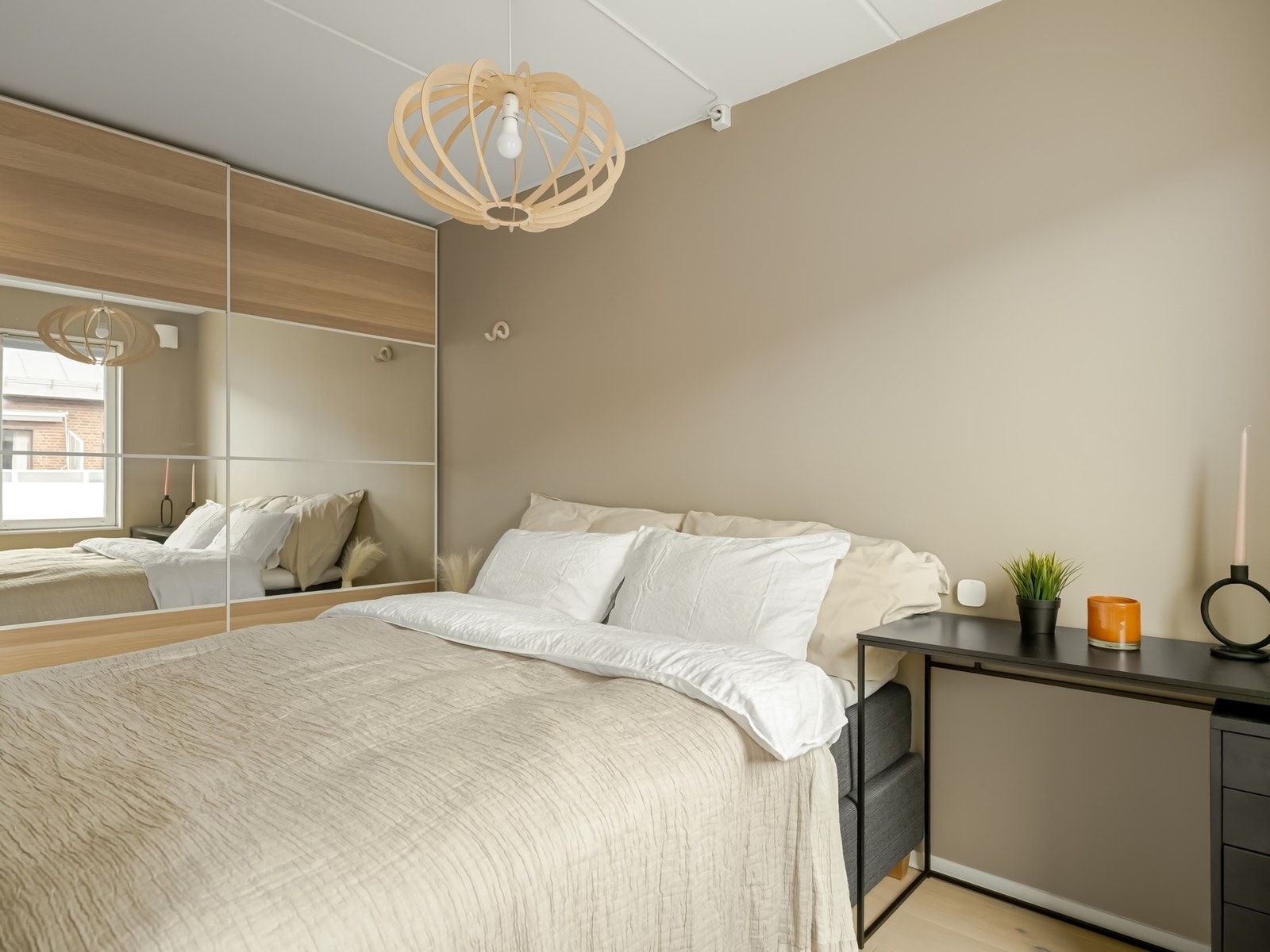 Soverommet er et godt rom å være i. Muligheter for hjemmekontor er det også. Galleribilde