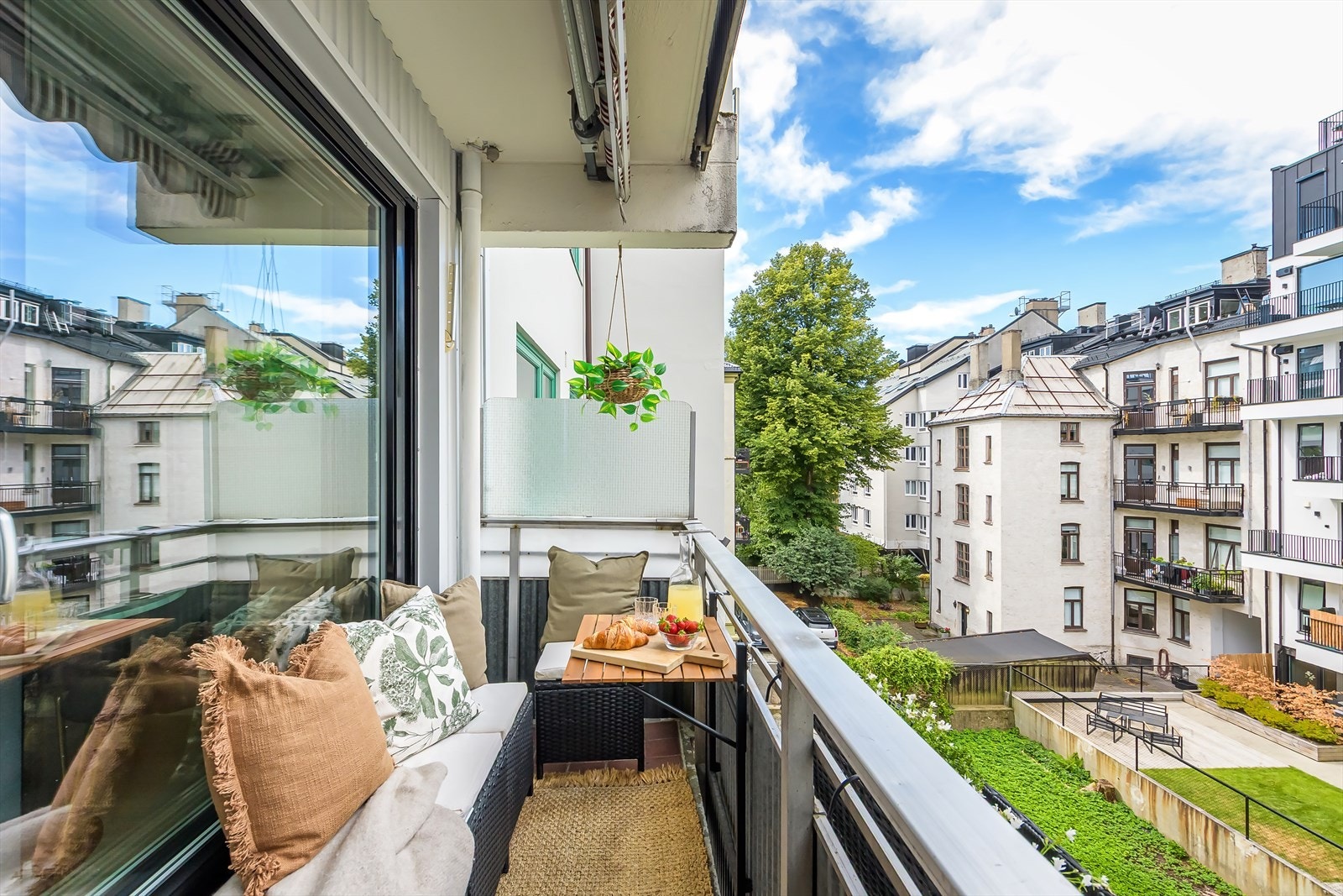 Caroline Ephraim v/ Nordvik Bjørvika har gleden av å presentere en strøken 3-roms leilighet i Rosenborggata 26! Galleribilde