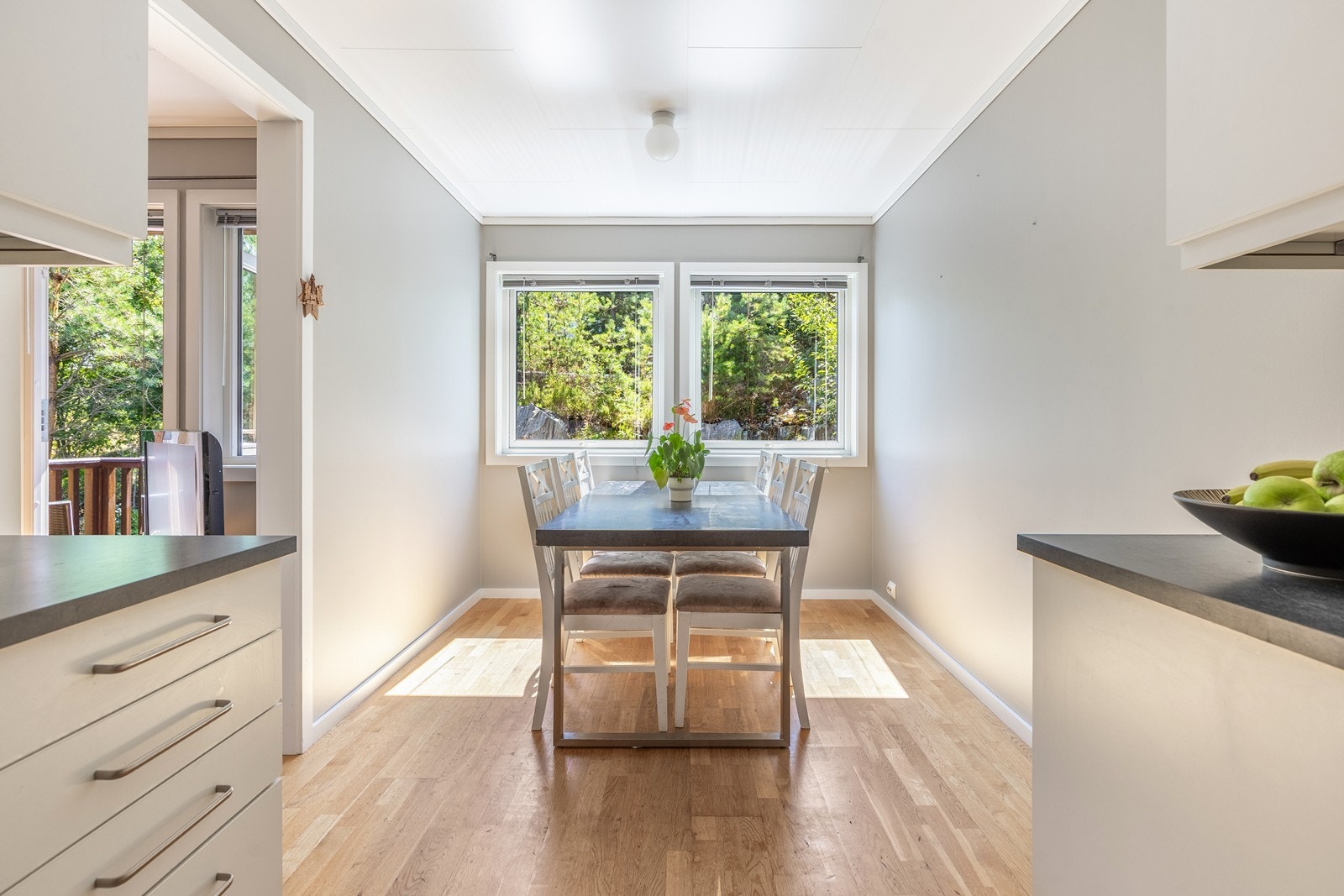 God plass til en hyggelig spisegruppe. Galleribilde