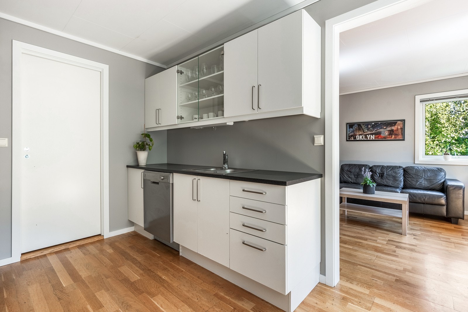 Kjøkkenet ligger adskilt fra stuen. Galleribilde