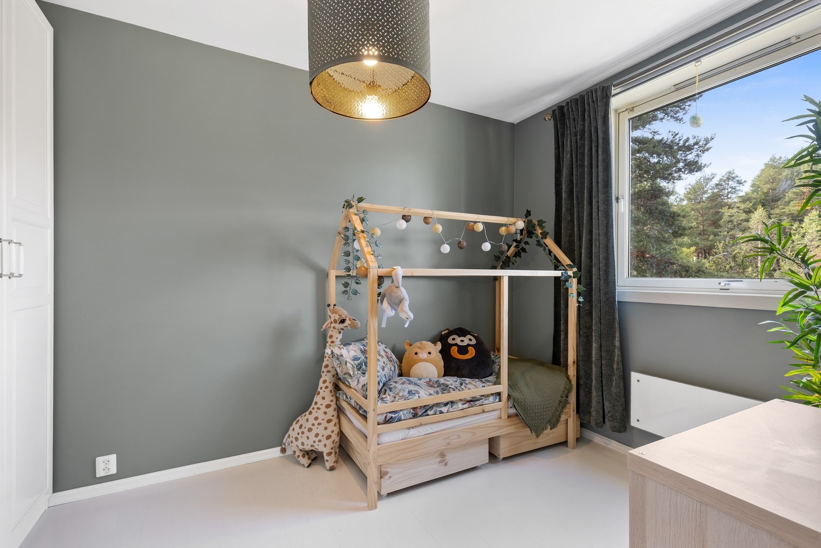 Det andre soverommet er også av god størrelse, og passer perfekt som gjesterom, barnerom eller kontor. Galleribilde