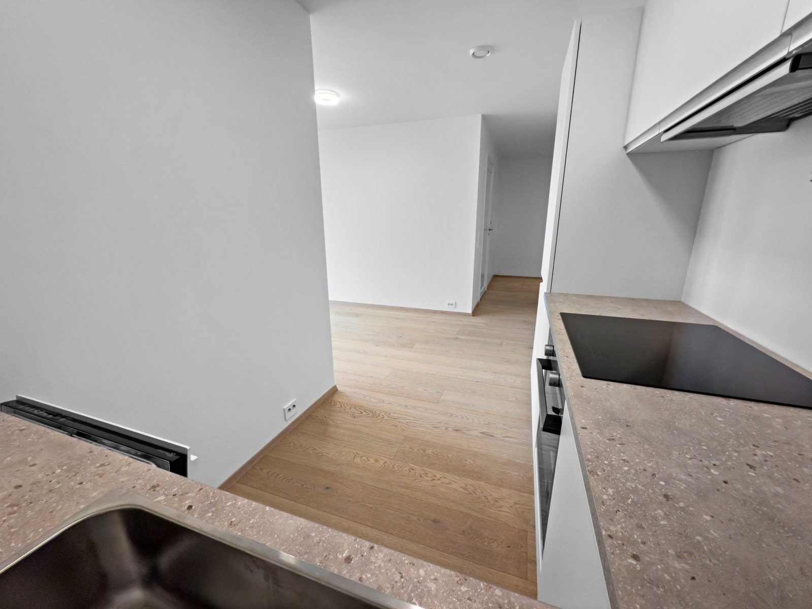 Integrerte hvitevarer på kjøkken følger med. Galleribilde