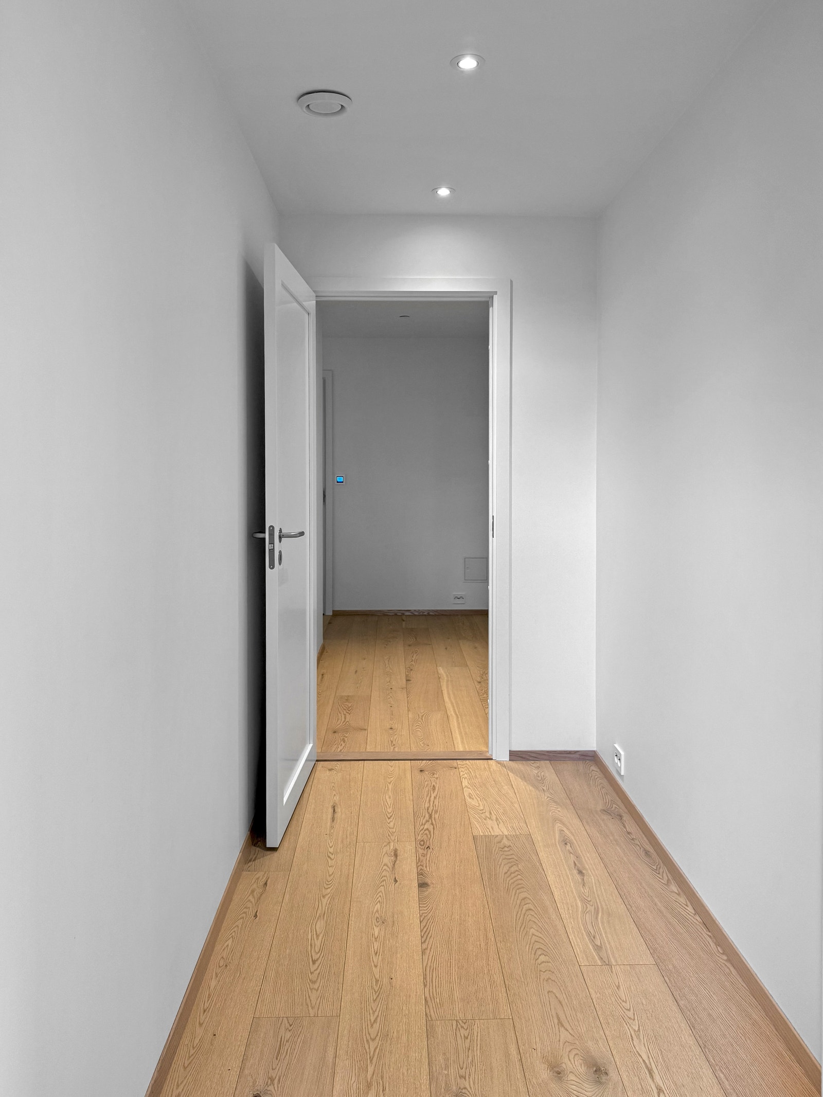 Etter gangen tar du deg til men en forlengelse av gangen med god plass til oppbevaring og møbler. Galleribilde