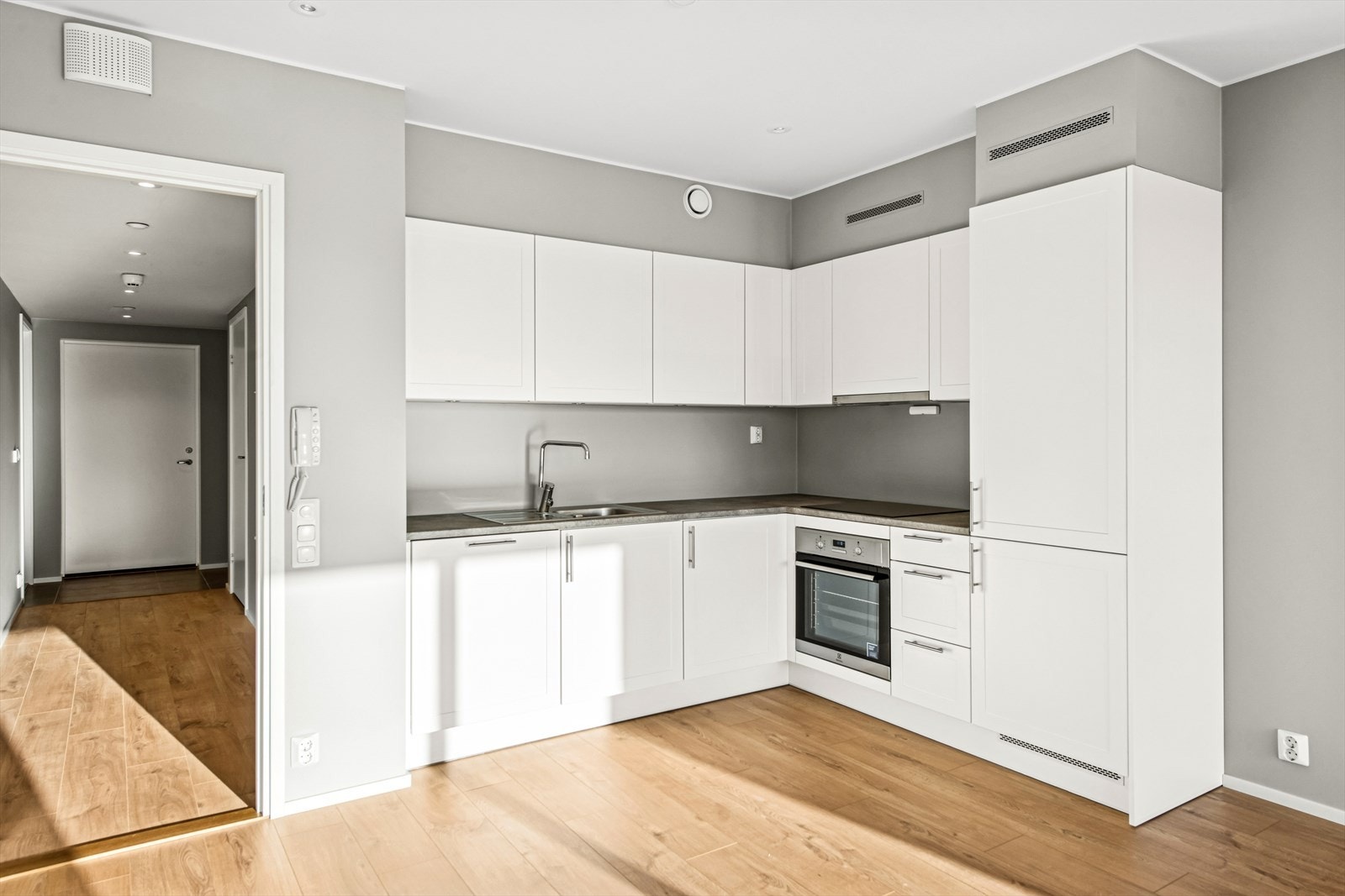 Kjøkken med integrerte hvitevarer Galleribilde