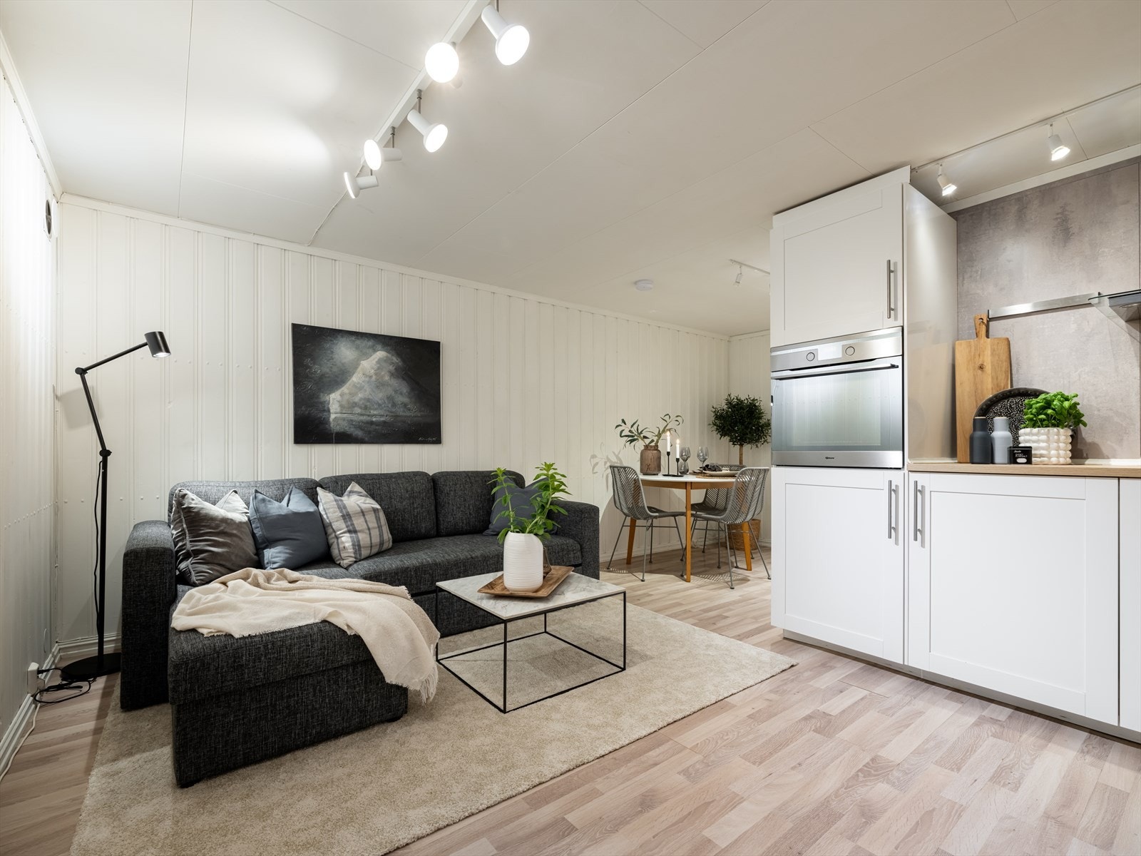 Dagens bruk av underetasjen oppfyller ikke kravene som stilles til rom for varig opphold, og er ikke godkjent bruksendret Galleribilde