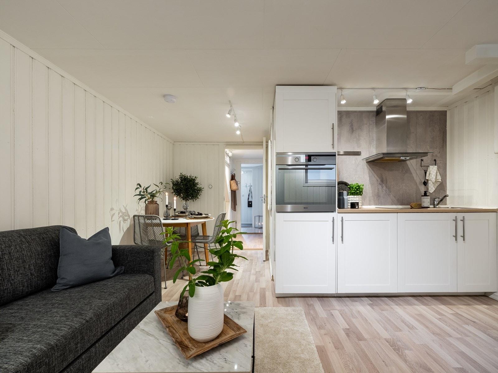 Dagens bruk av underetasjen oppfyller ikke kravene som stilles til rom for varig opphold, og er ikke godkjent bruksendret Galleribilde