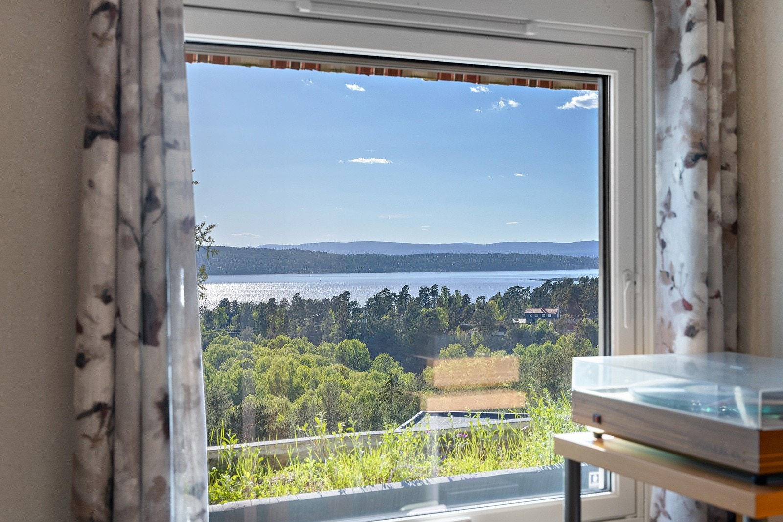 Vinduer og terrassedør er fra i 2020 og ble utskiftet i regi borettslaget. Galleribilde
