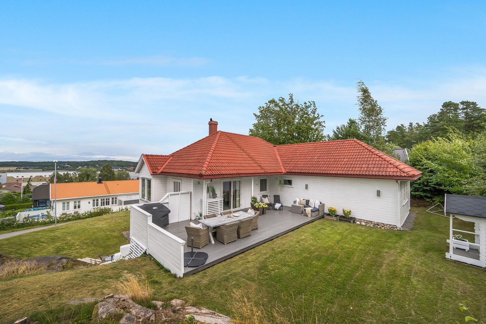 Lun og usjenert terrasse. Galleribilde