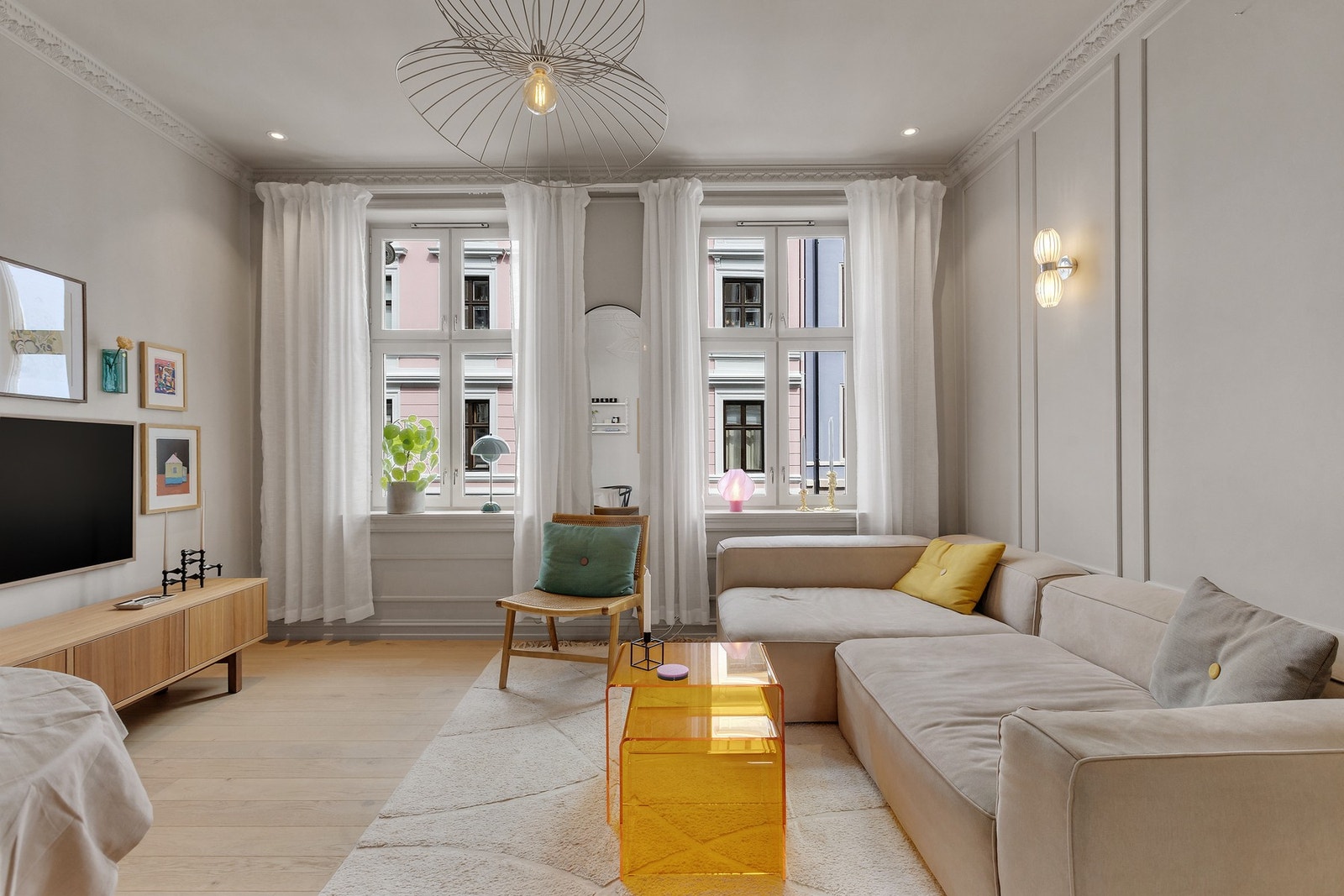 Leiligheten fremstår som moderne, med høy kvalitet i både materialvalg og utførelse. Galleribilde