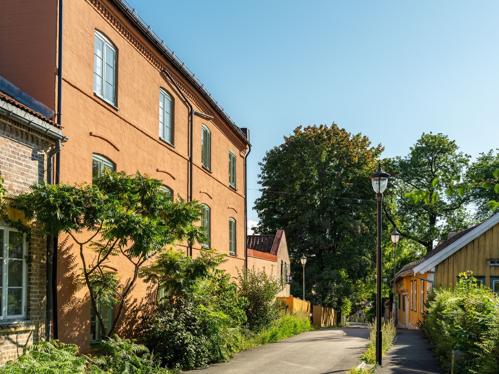 På baksiden av gården er en trafikkfri del av Maridalsveien. Galleribilde