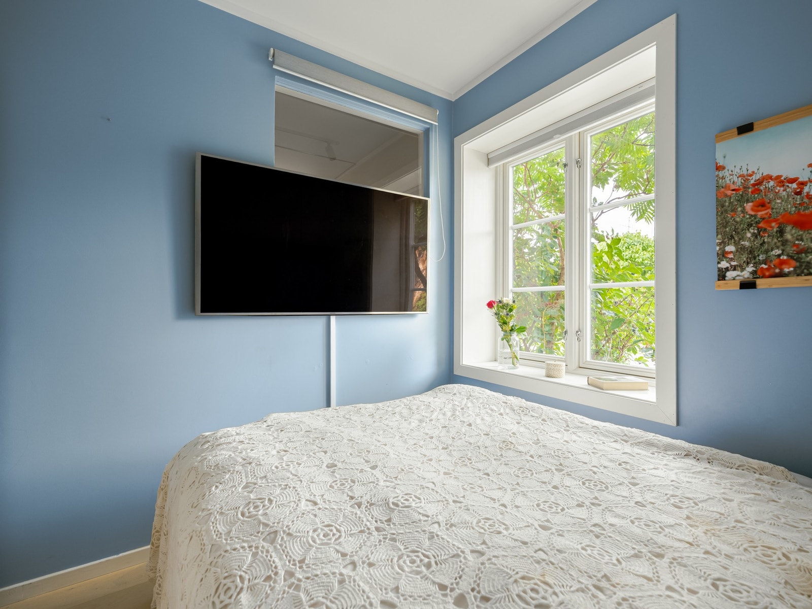 Her våkner du til fuglekvitter og lukten av syriner. Om det er mai. måned så klart. Galleribilde