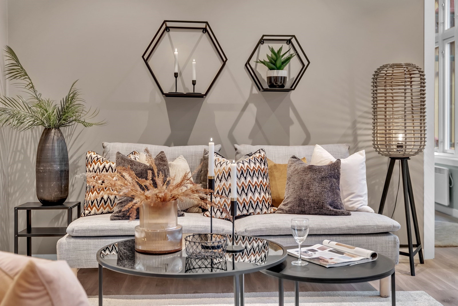 Stuen er delikat innredet! Her kan du flytte rett inn! Galleribilde