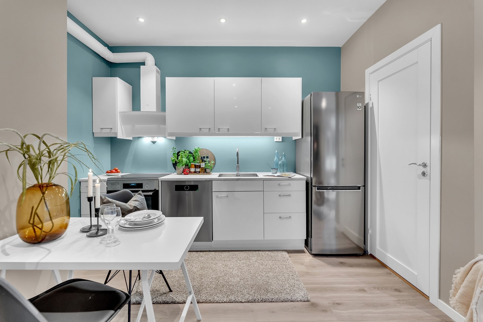 Kjøkkenhjørne med spiseplass. Galleribilde