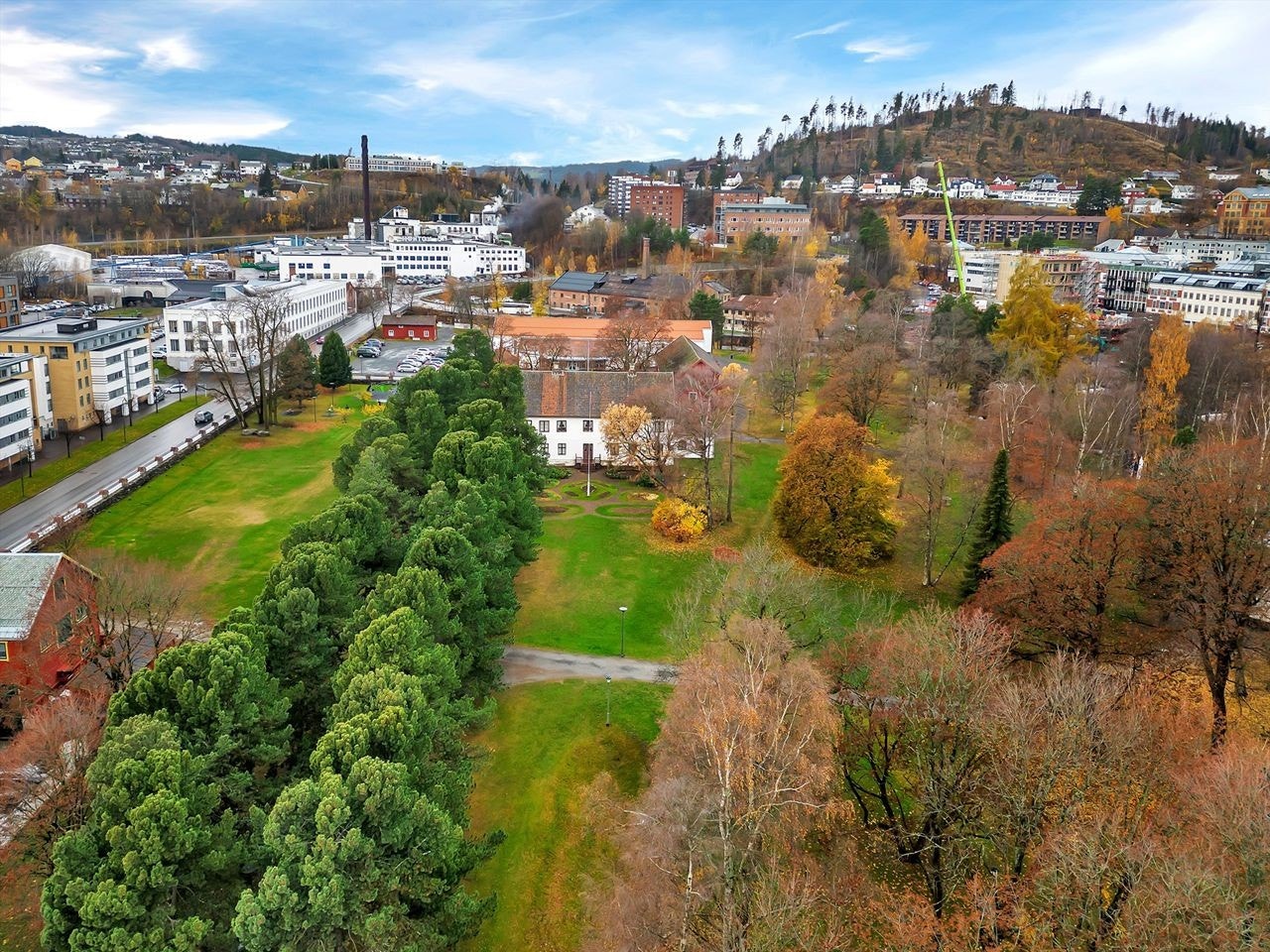 Eiendommen grenser til grøntanlegget ved Gjøvik Gård Galleribilde