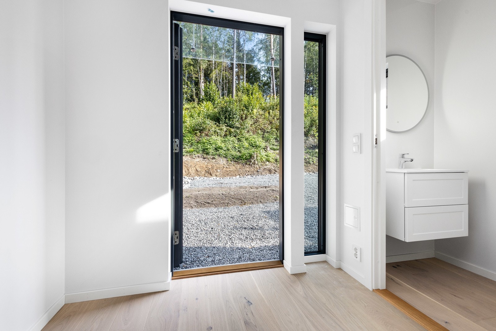 Toalettrom med praktisk tilkomst fra entré. Galleribilde