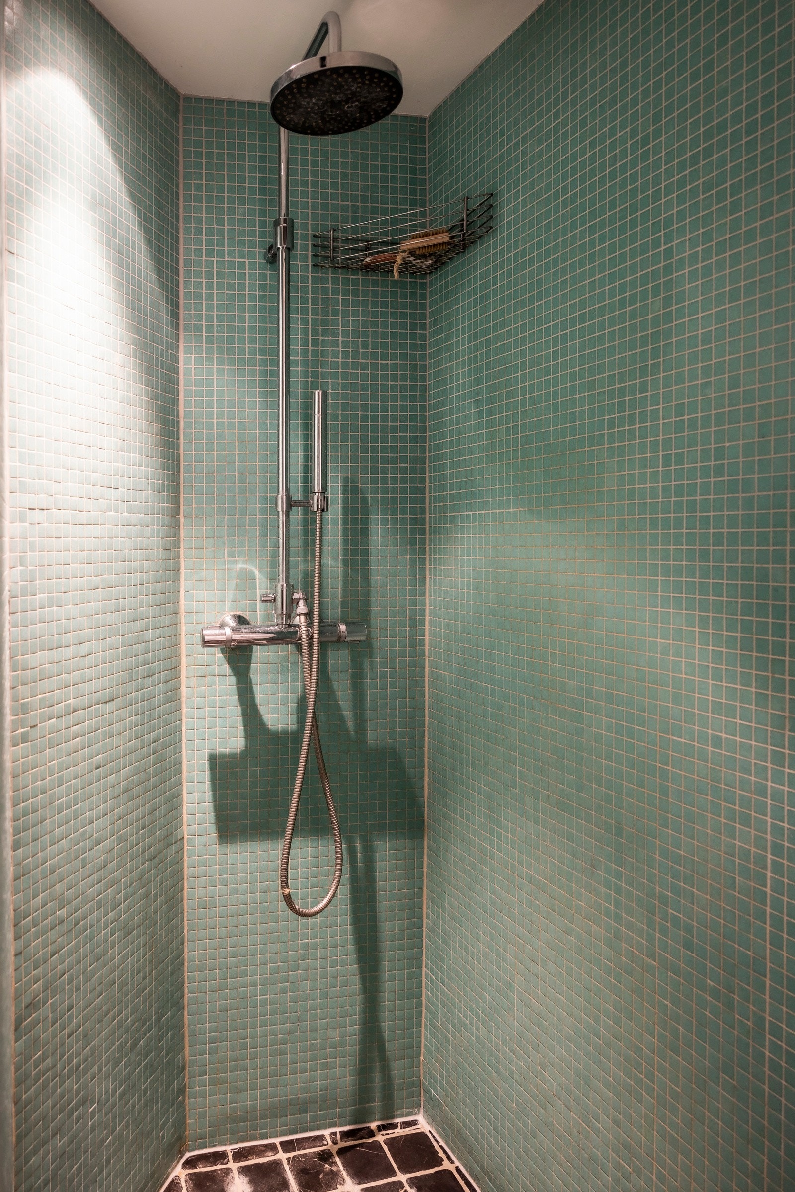 Stor dusjnisje. Galleribilde