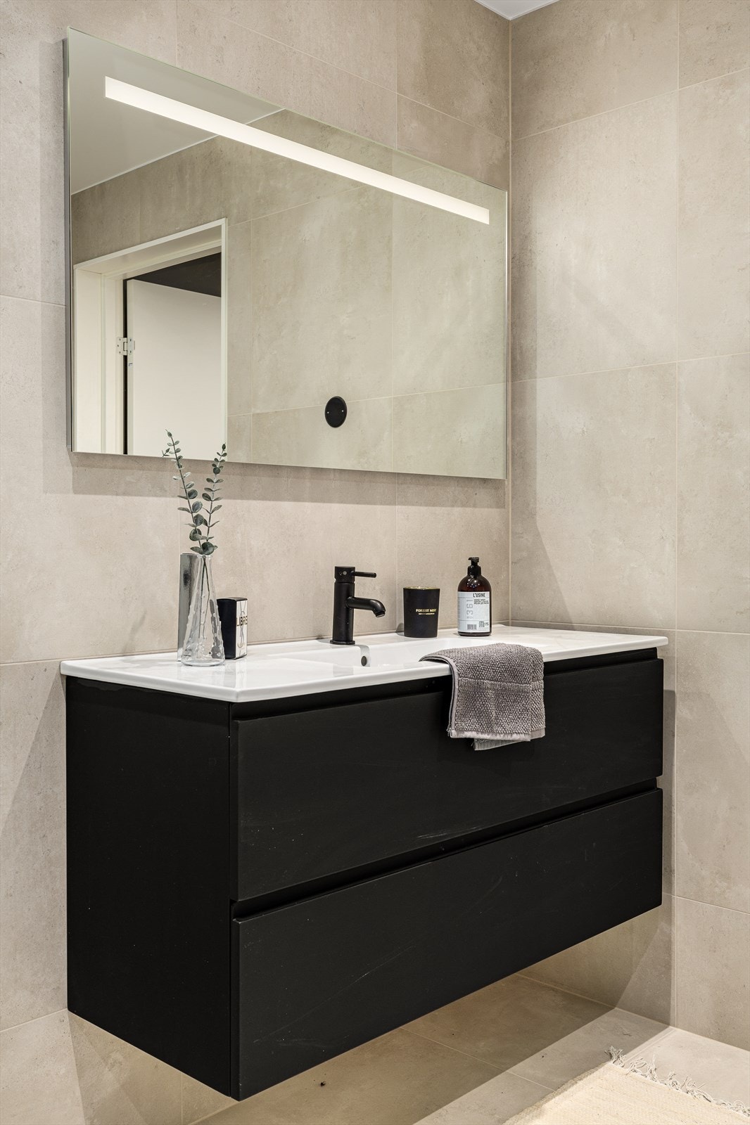 Baderomsmøbelet på badet i 1. etg. Galleribilde