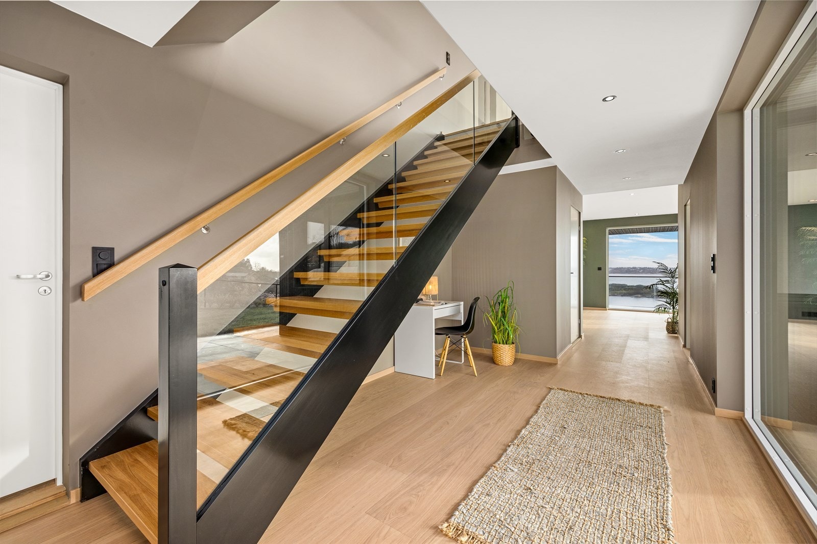 Gangen i u. etg. Galleribilde